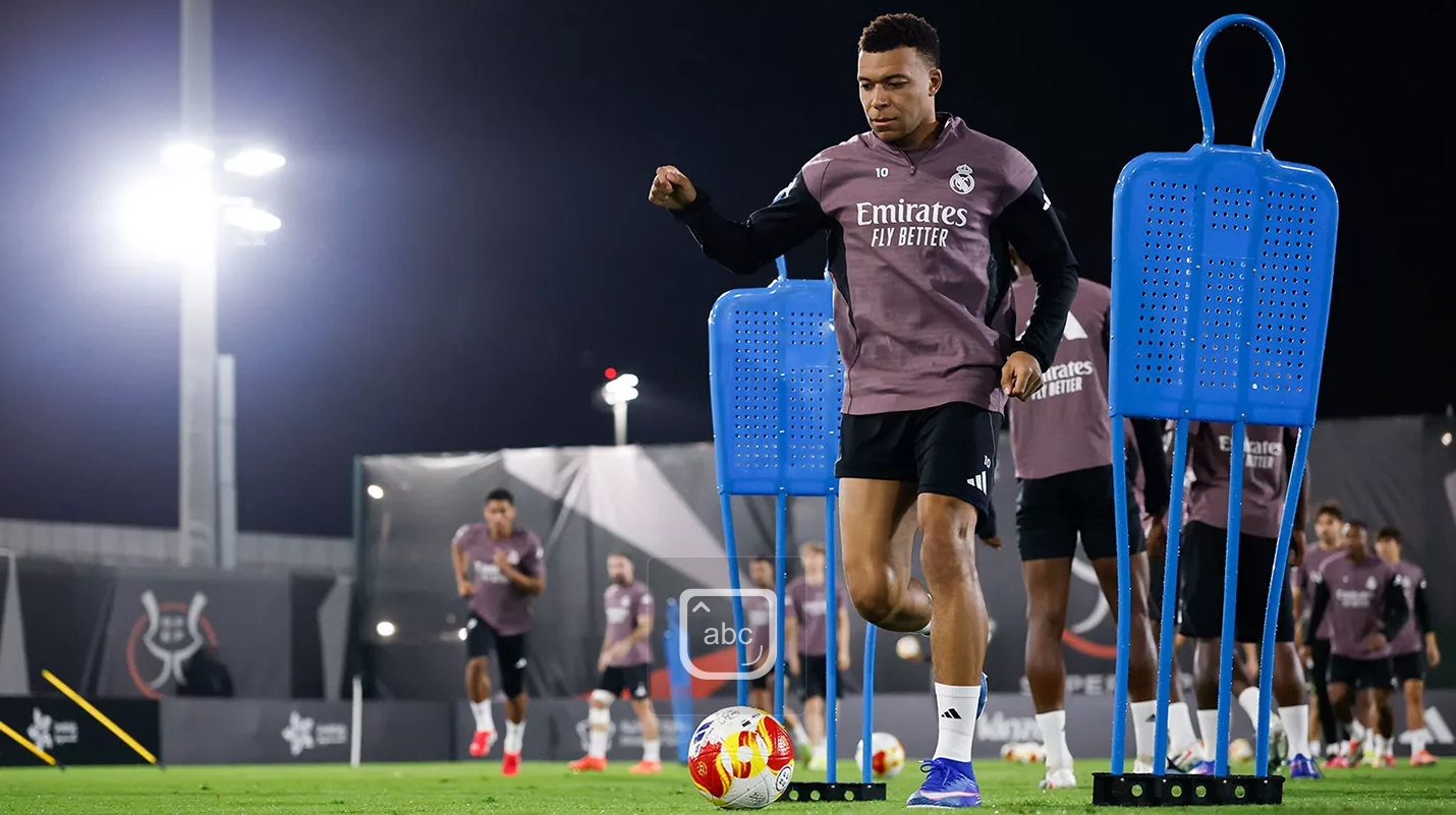Mbappé entrena en Yeda, en la víspera de la final de la Supercopa.