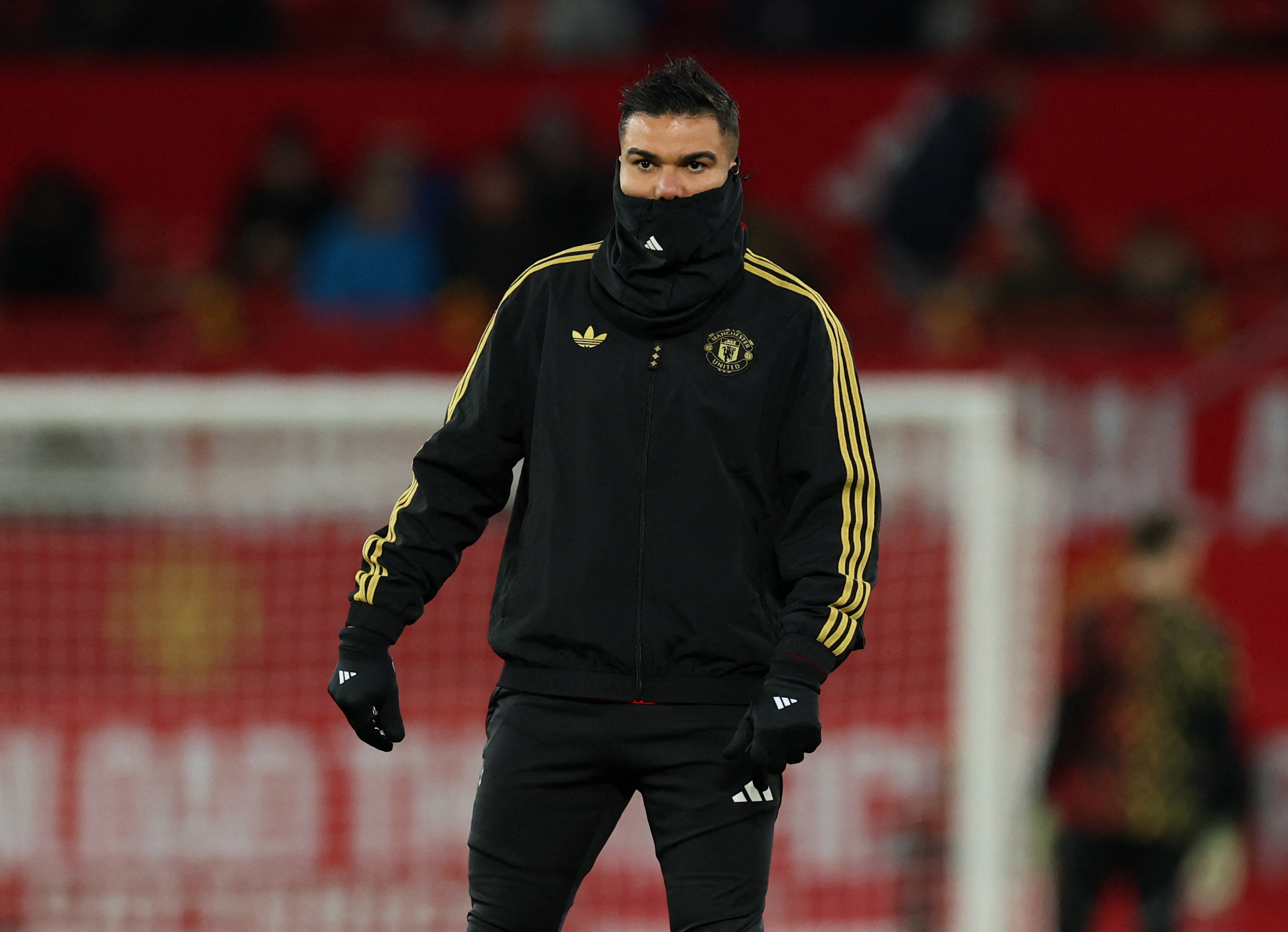 Soccer Football - Premier League - Manchester United v Newcastle United - Old Trafford, Manchester, Britain - December 26, 2025 Manchester United's Casemiro during the warm up before the match REUTERS/Phil Noble EDITORIAL USE ONLY. NO USE WITH UNAUTHORIZED AUDIO, VIDEO, DATA, FIXTURE LISTS, CLUB/LEAGUE LOGOS OR 'LIVE' SERVICES. ONLINE IN-MATCH USE LIMITED TO 120 IMAGES, NO VIDEO EMULATION. NO USE IN BETTING, GAMES OR SINGLE CLUB/LEAGUE/PLAYER PUBLICATIONS. PLEASE CONTACT YOUR ACCOUNT REPRESENTATIVE FOR FURTHER DETAILS..