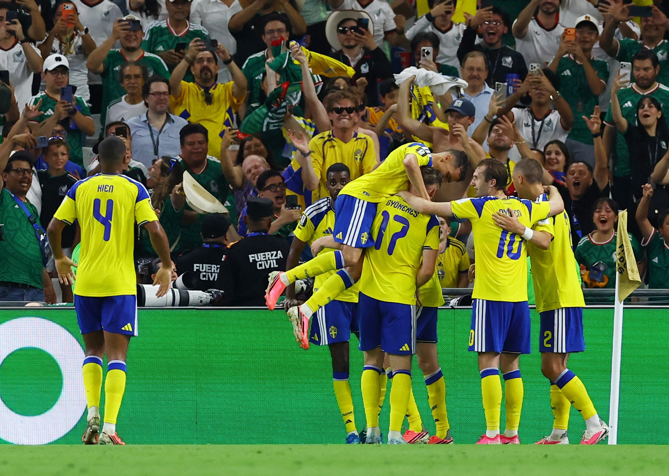 Soccer Football - FIFA World Cup 2026 - Group F - Sweden v Tunisia - Estadio Monterrey, Monterrey, Mexico - June 14, 2026 Sweden's Viktor Gyokeres celebrates scoring their third goal with teammates REUTERS/Daniel Becerril