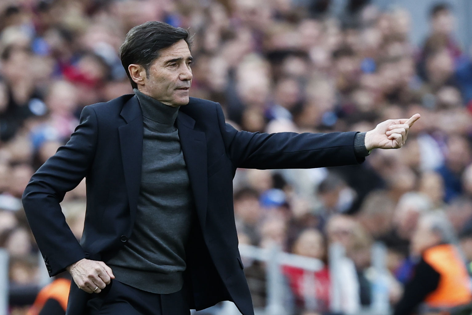 BARCELONA, 28/02/2026.-El entrenador del Villarreal Marcelino García Toral, durante el partido de la jornada 26 de LaLiga entre el Barcelona y el Villarreal, este sábado en el estadio Spotify Camp Nou en Barcelona.-EFE/ Toni Albir