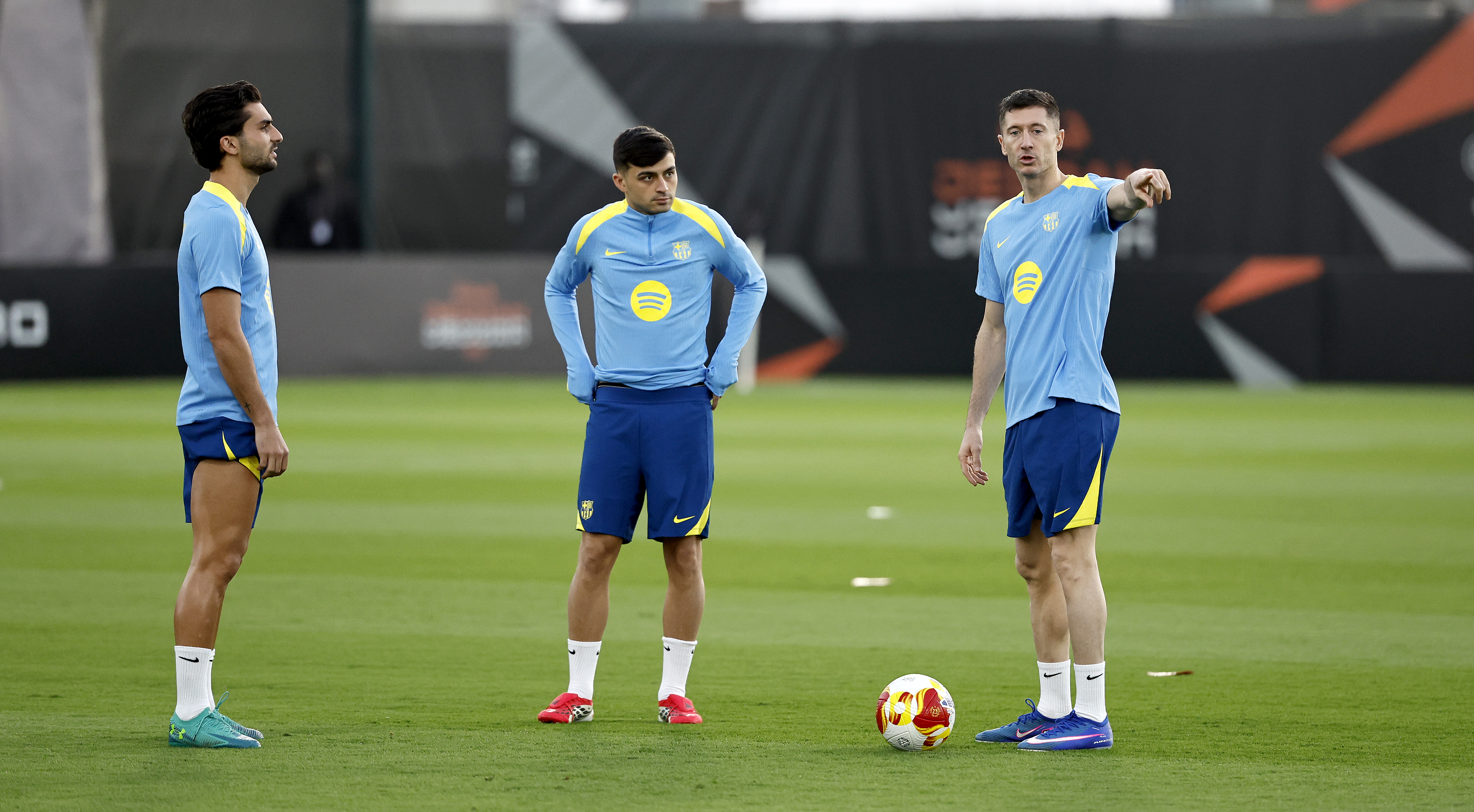 10/01/26 SUPERCOPA DE ESPAÑA 2026 JEDDAH 
ENTRENAMIENTO BARCELONA 
FERRAN TORRES PEDRI ROBERT LEWANDOWSKI 