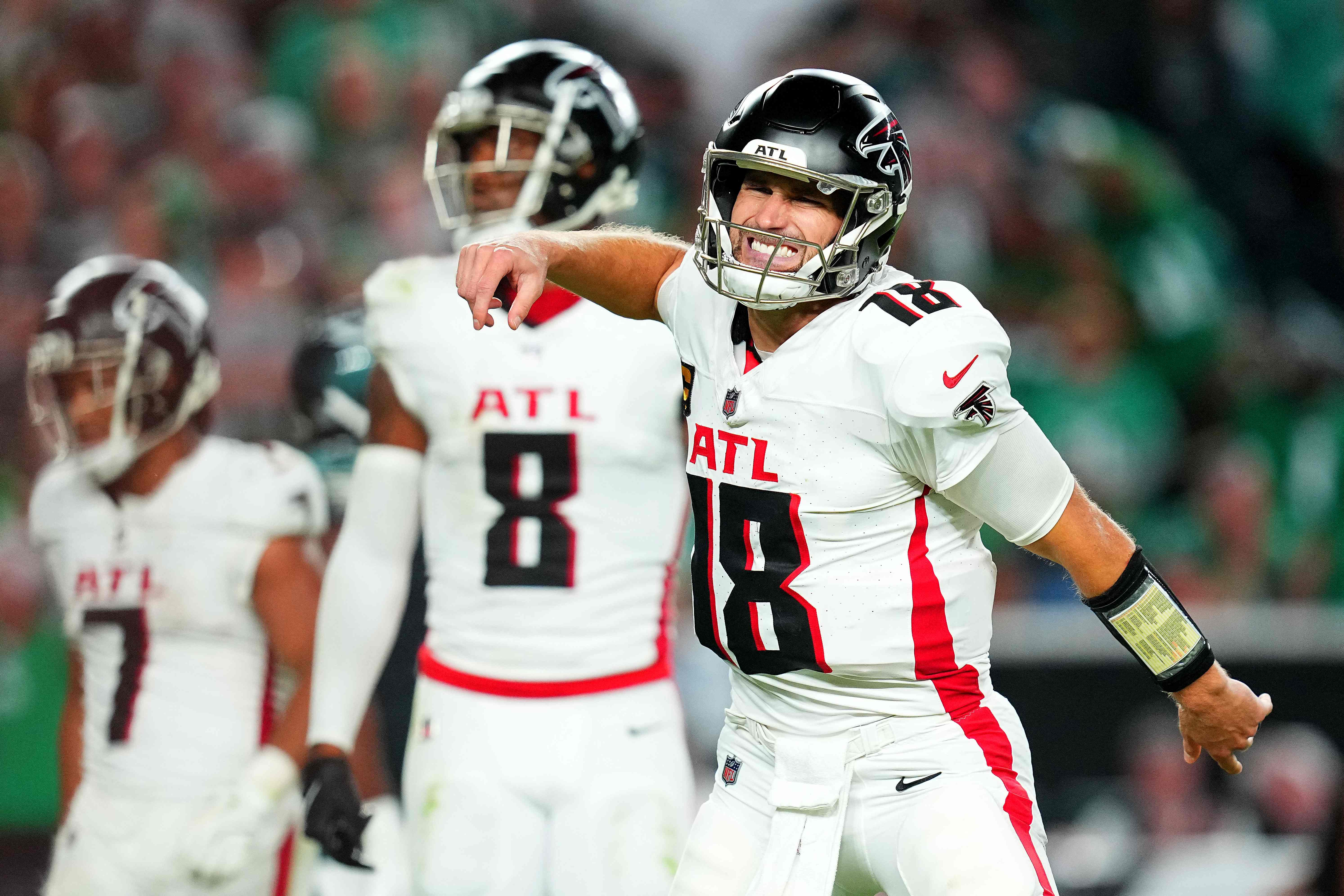 PHILADELPHIA, PENNSYLVANIA - SEPTEMBER 16: Kirk Cousins #18 of the Atlanta Falcons reacts to an incomplete pass for a two point conversion against the Philadelphia Eagles during the third quarter in the game at Lincoln Financial Field on September 16, 2024 in Philadelphia, Pennsylvania.   Mitchell Leff/Getty Images/AFP (Photo by Mitchell Leff / GETTY IMAGES NORTH AMERICA / Getty Images via AFP)