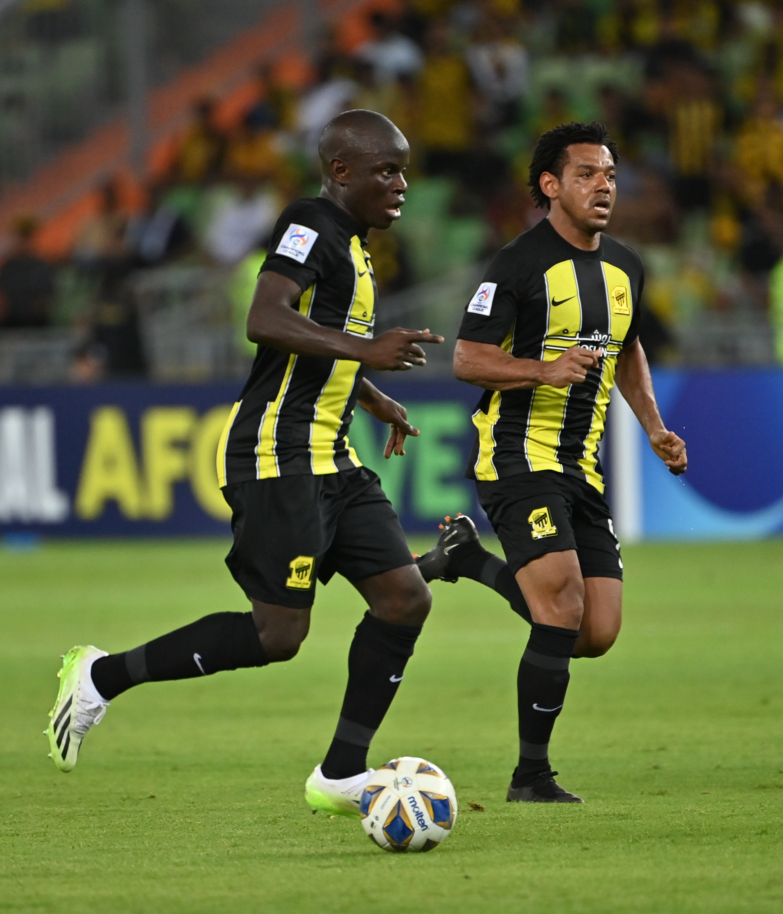 Jeddah (Saudi Arabia), 18/09/2023.- Al Ittihad players Ngolo Kante (L) and Romarinho in action during the AFC Champions League Group C match between Al Ittihad and AGMK, in Jeddah, Saudi Arabia, 18 September 2023. (Liga de Campeones, Arabia Saudita) EFE/EPA/STR
