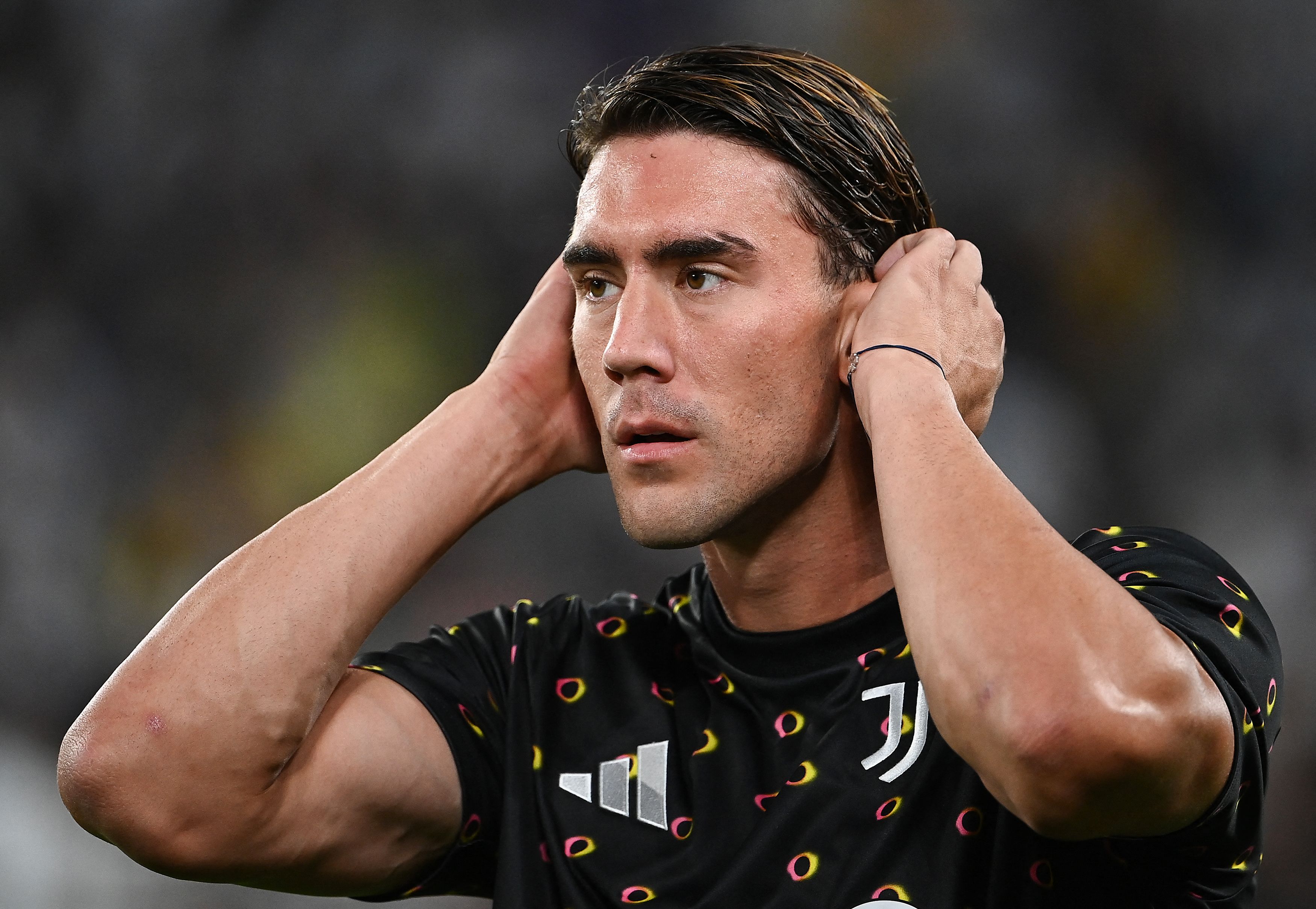 Juventus' Serbian forward #9 Dusan Vlahovic takes part in a warm-up session ahead of the Italian Serie A football match between Juventus and Roma at Allianz Stadium in Turin, on September 1, 2024. (Photo by Isabella BONOTTO / AFP)