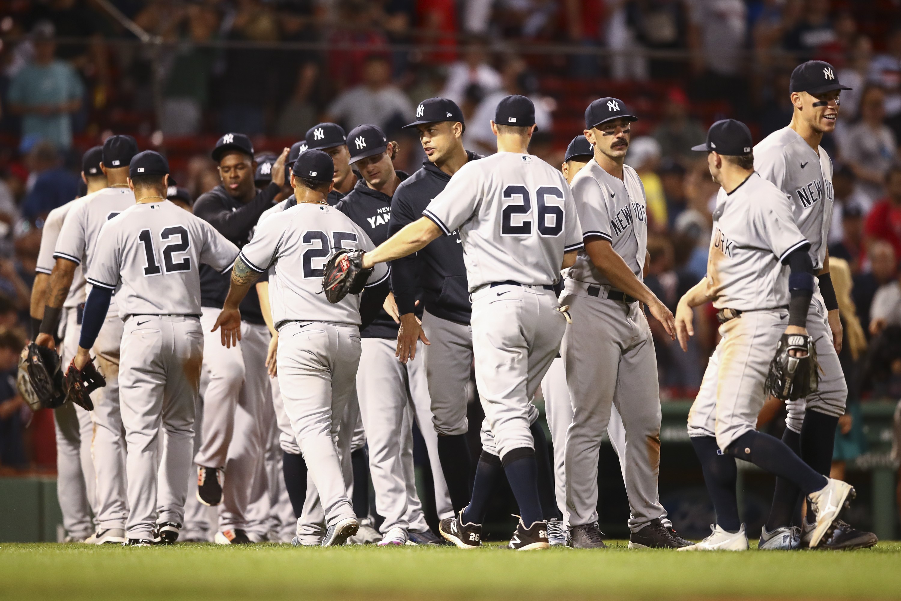 Yankees superan por segunda noche consecutiva a Red Sox en Boston