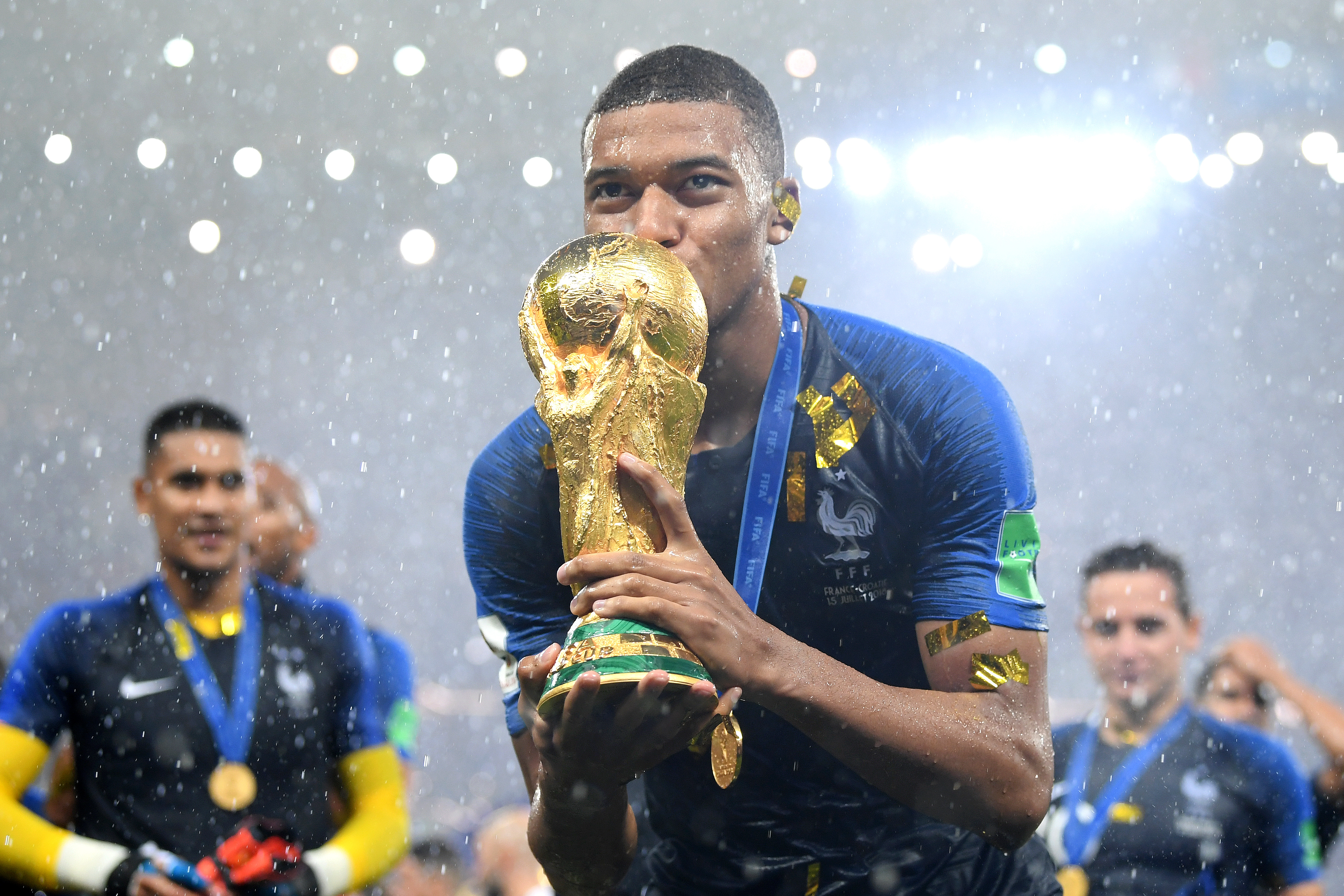 Who is the youngest player to reach two World Cup finals? MƄappé, Pelé, Maradona... - AS USA