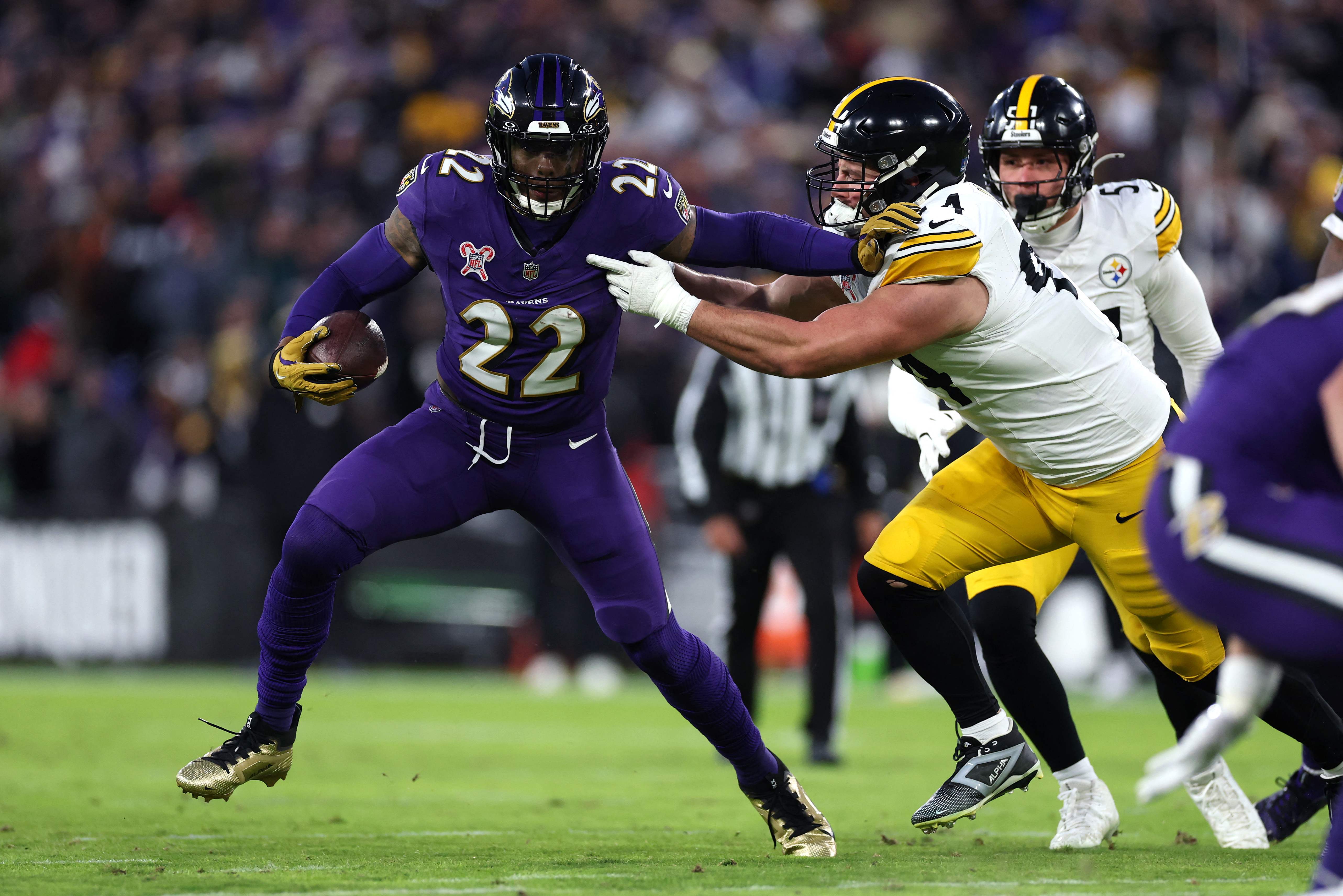 BALTIMORE, MARYLAND - DECEMBER 21: Derrick Henry #22 of the Baltimore Ravens runs the ball while defended by Dean Lowry #94 of the Pittsburgh Steelers during the first quarter at M&T Bank Stadium on December 21, 2024 in Baltimore, Maryland.   Patrick Smith/Getty Images/AFP (Photo by Patrick Smith / GETTY IMAGES NORTH AMERICA / Getty Images via AFP)