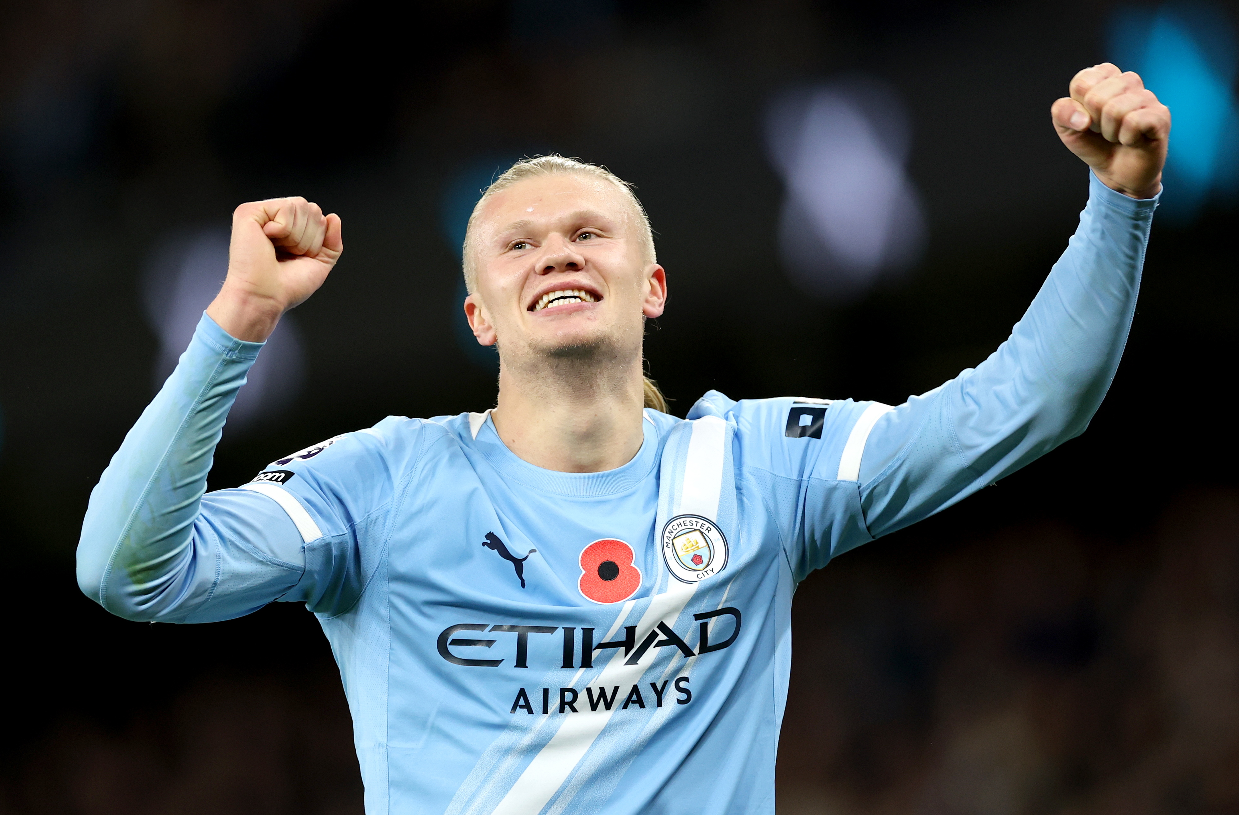 MANCHESTER (United Kingdom), 02/11/2025.- Erling Haaland of Manchester City celebrates after scoring his second goal during the English Premier League match between Manchester City and AFC Bournemouth, in Manchester, Britain, 02 November 2025. (Reino Unido) EFE/EPA/ADAM VAUGHAN EDITORIAL USE ONLY. No use with unauthorized audio, video, data, fixture lists, club/league logos, 'live' services or NFTs. Online in-match use limited to 120 images, no video emulation. No use in betting, games or single club/league/player publications.
