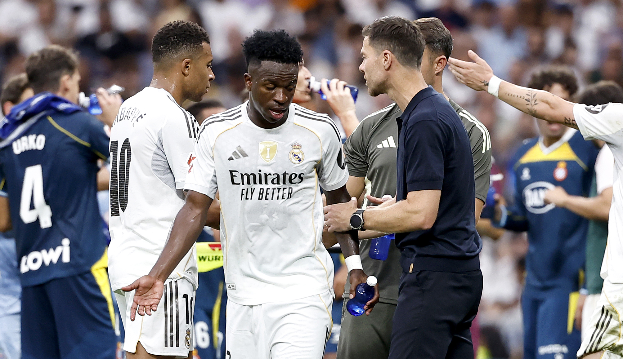 20/09/2025 PARTIDO PRIMERA DIVISION  
REAL MADRID - ESPANYOL 
PAUSA HIDRATACION XABI ALONSO ENTRENADOR VINICIUS JR CAMBIO SUSTITUCION 