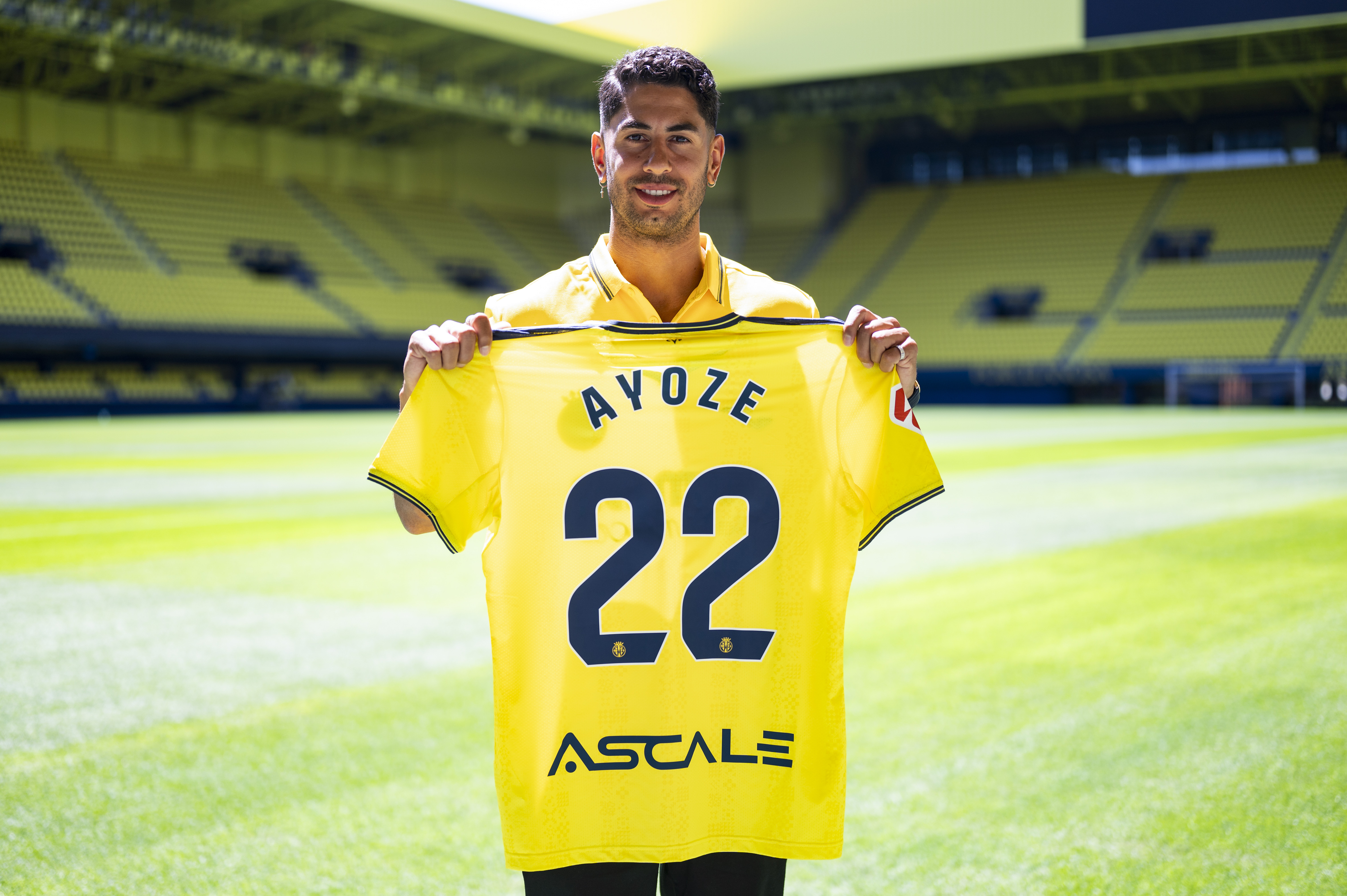 GRAFCVA2320. VILA-REAL (CASTELLÓN), 16/08/2024.- El extremo internacional español, Ayoze Pérez, procedente del Real Bétis, se incorpora al Villarreal CF para las cuatro próximas temporadas. EFE/Andreu Esteba
