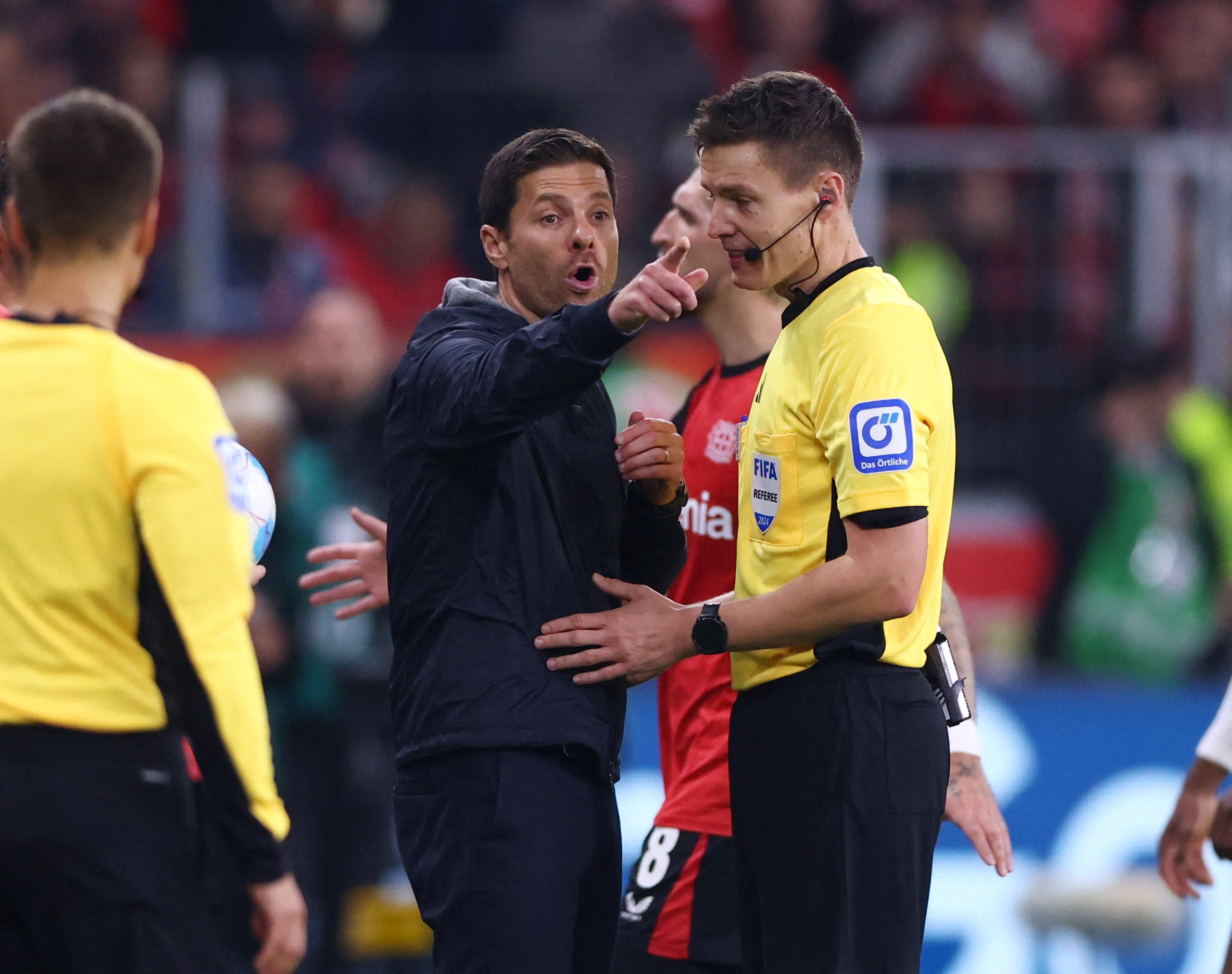 Bundesliga - Bayer Leverkusen v VfB Stuttgart - November 1, 2024 Bayer Leverkusen coach Xabi Alonso talks to referee Daniel Siebert