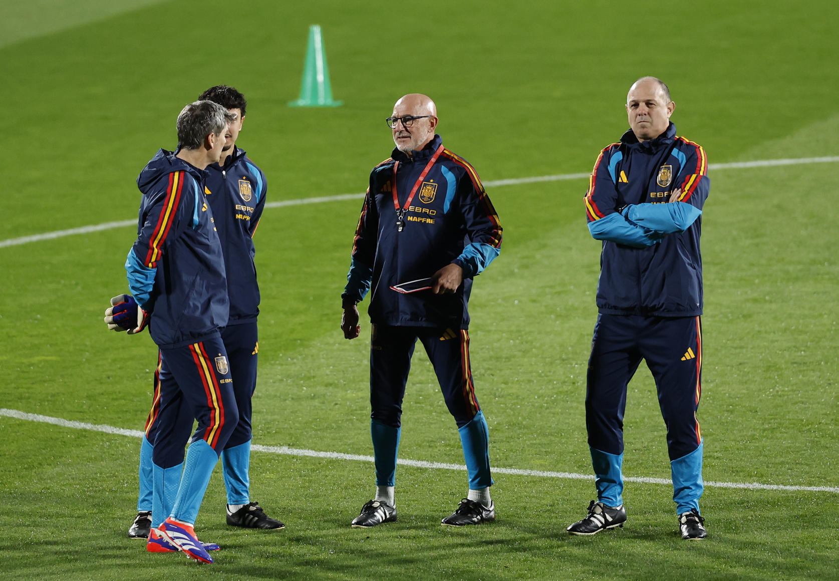 Luis de la Fuente con su cuerpo técnico.