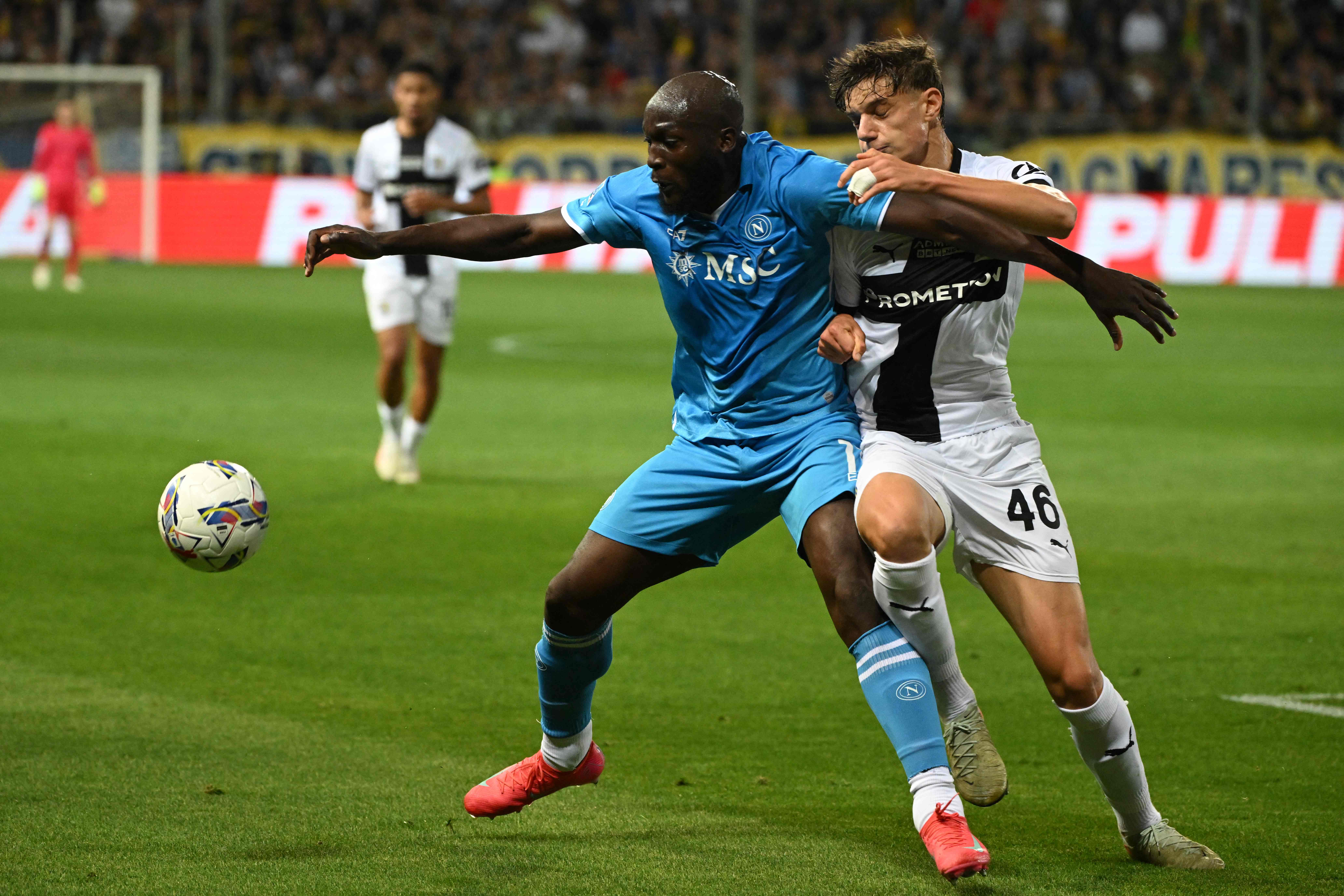 Napoli's Belgian forward #11 Romelu Lukaku fights for the ball with Parma's Italian defender #46 Giovanni Leoni during the Italian Serie A football match between Parma and Napoli at the Tardini stadium in Parma on May 18, 2025. (Photo by Piero CRUCIATTI / AFP)