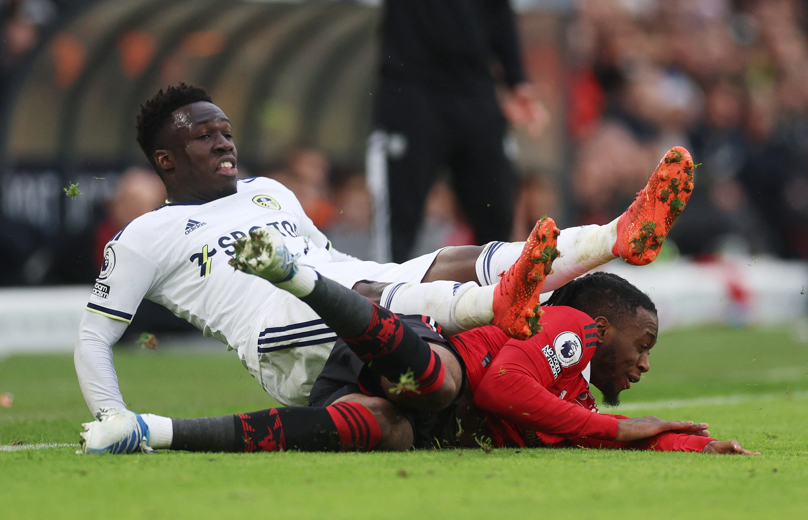 Soccer Football - Premier League - Leeds United v Manchester United - Elland Road, Leeds, Britain - February 12, 2023 Leeds United's Wilfried Gnonto in action with Manchester United's Aaron Wan-Bissaka Action Images via Reuters/Lee Smith EDITORIAL USE ONLY. No use with unauthorized audio, video, data, fixture lists, club/league logos or 'live' services. Online in-match use limited to 75 images, no video emulation. No use in betting, games or single club /league/player publications.  Please contact your account representative for further details.