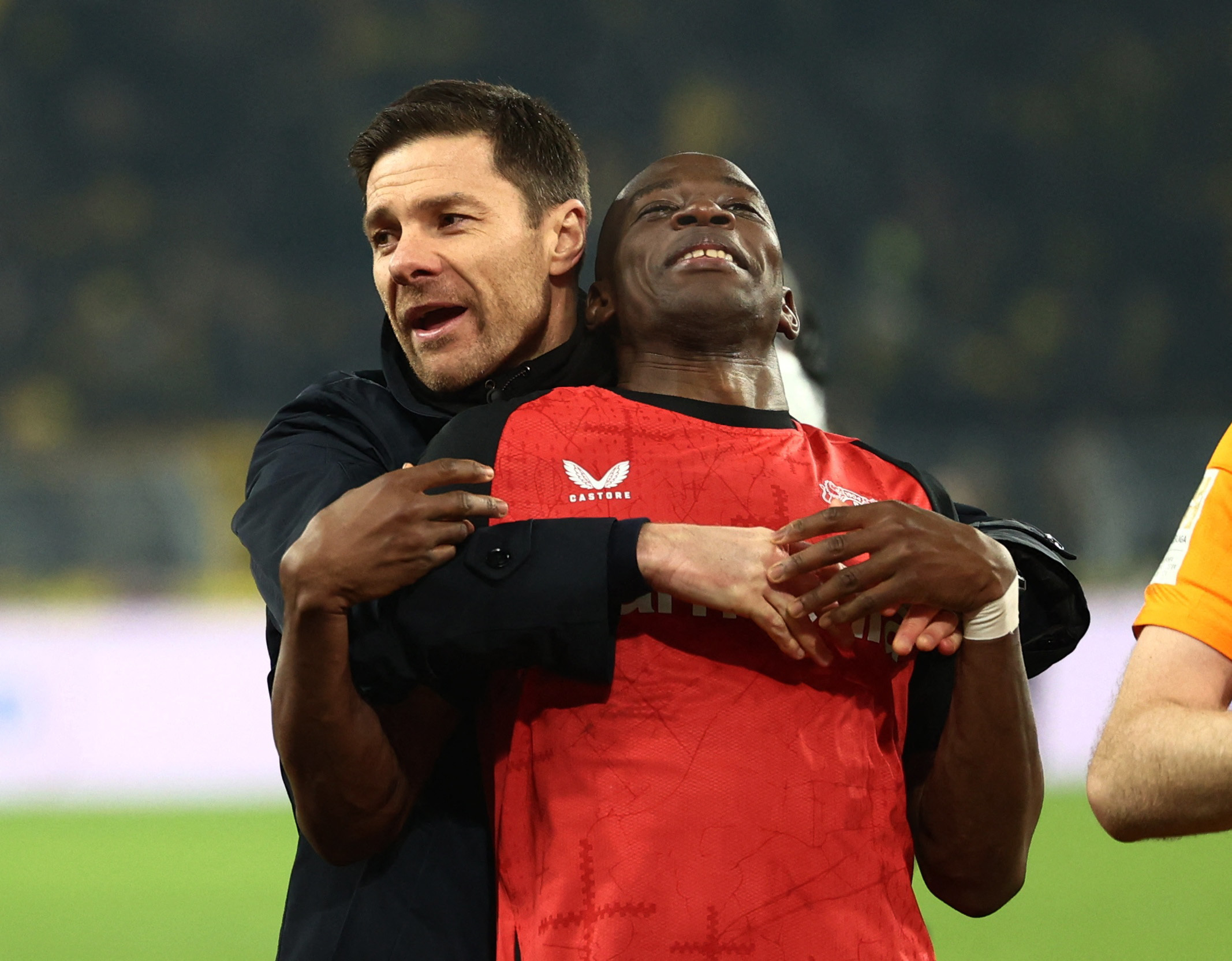 Soccer Football - Bundesliga - Borussia Dortmund v Bayer Leverkusen - Signal Iduna Park, Dortmund, Germany - January 10, 2025 Bayer Leverkusen coach Xabi Alonso and Nordi Mukiele celebrate after the match REUTERS/Leon Kuegeler DFL REGULATIONS PROHIBIT ANY USE OF PHOTOGRAPHS AS IMAGE SEQUENCES AND/OR QUASI-VIDEO.