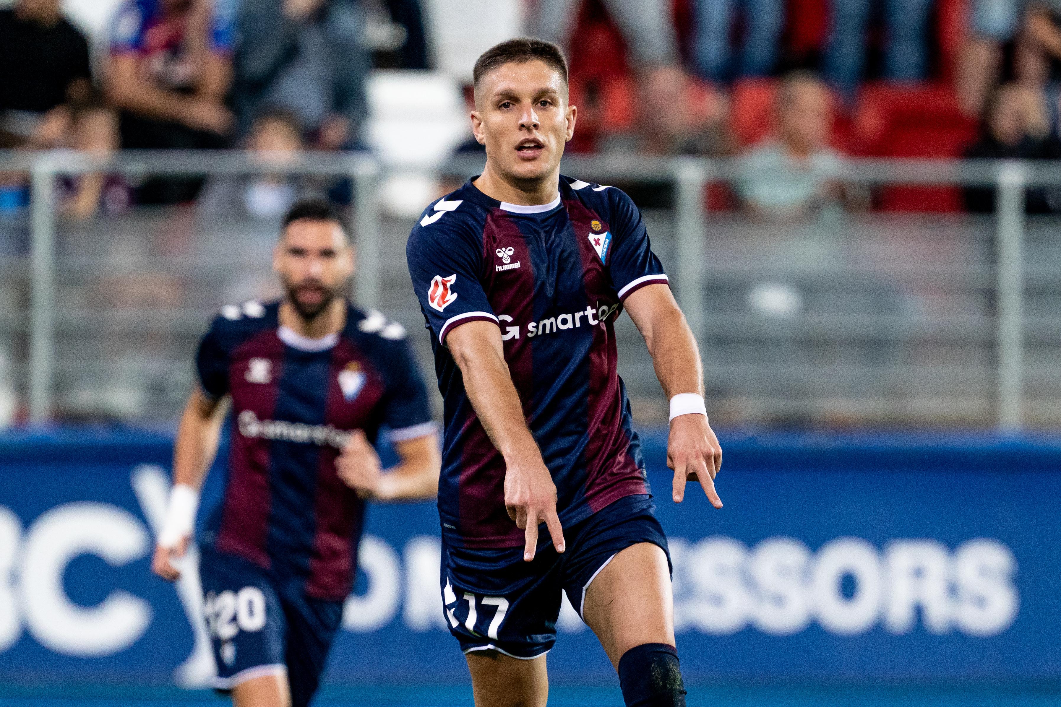 El Eibar se reencuentra a costa del naufragio del Cádiz