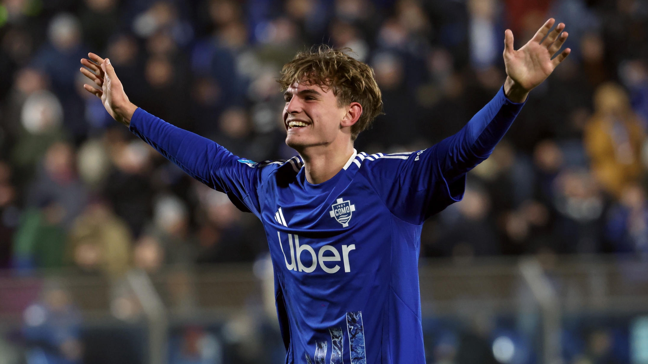 Como (Italy), 15/12/2024.- Como's Nico Paz celebrates scoring the 2-0 goal during the Italian Serie A soccer match between Como 1907 and AS Roma, in Como, Italy, 15 December 2024. (Italia) EFE/EPA/MATTEO BAZZI
