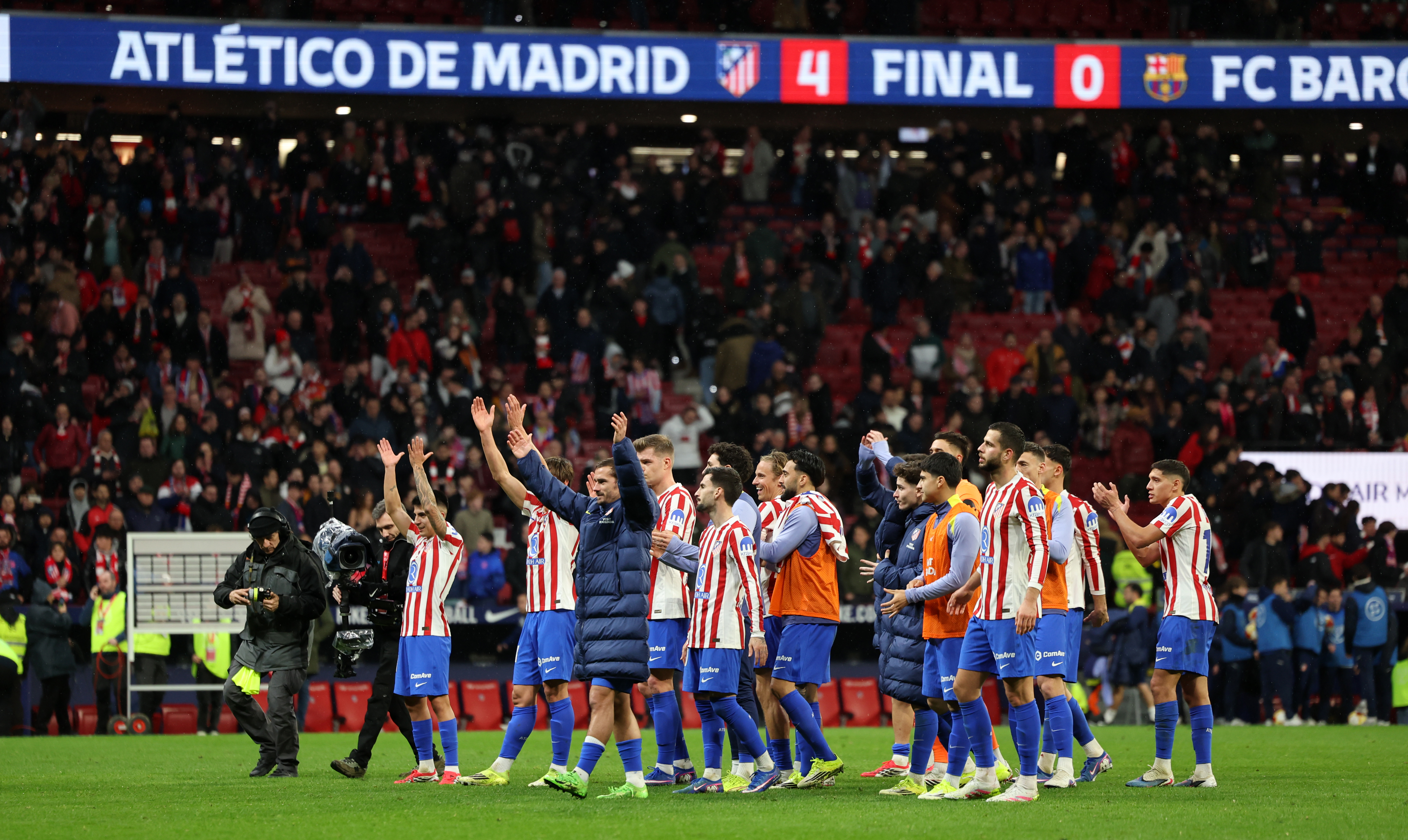 12/02/26 ATLETICO DE MADRID vs BARCELONA
SEMIFINAL COPA DEL REY IDA
LOS JUGADORES DEL ATLETICO SALUDAN A LOS SEGUIDORES AL FIN DEL PARTIDO
ALEGRIA 

 PARTIDO