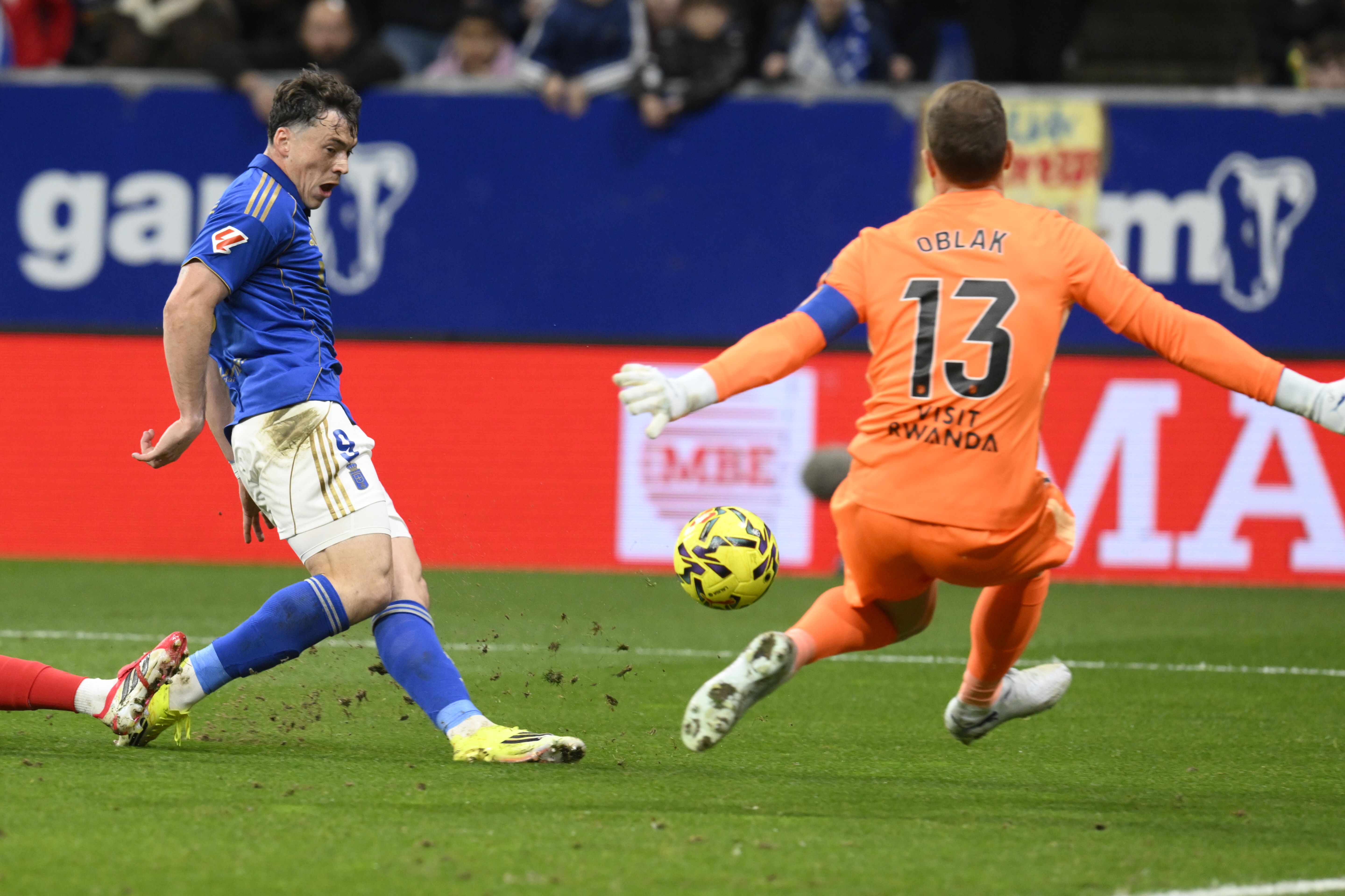 28/02/26 PARTIDO PRIMERA DIVISIOMN JORNADA 26
OVIEDO - ATLETICO DE MADRID 
FEDERICO VIÑAS JAN OBLAK