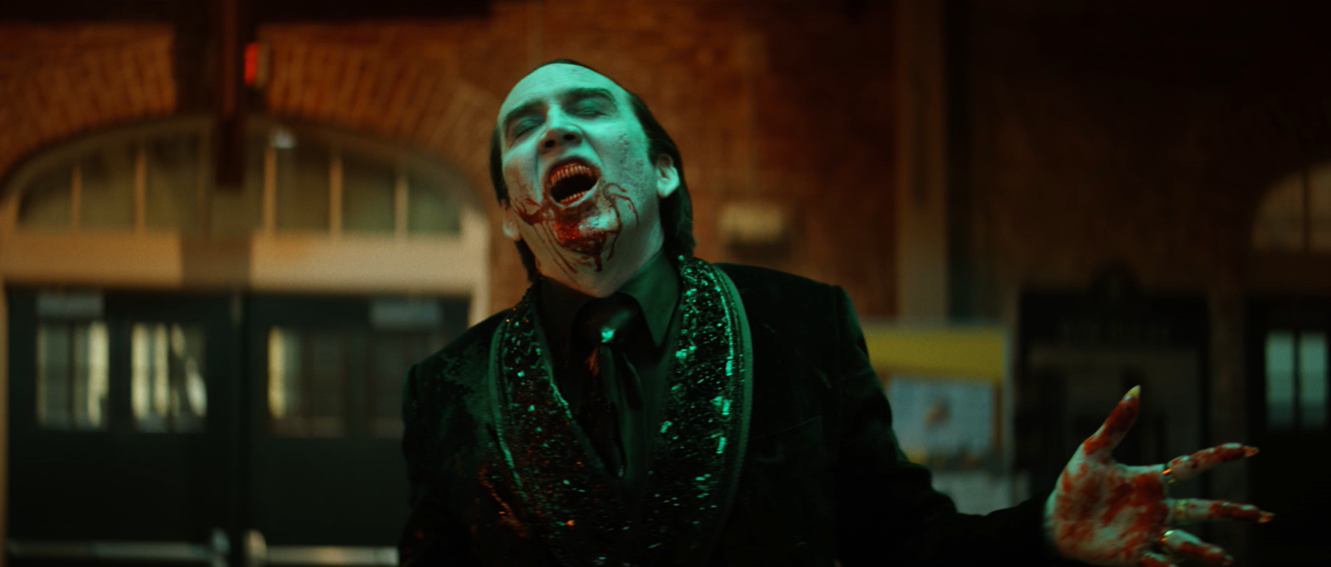 Renfield es la película de vampiros del año y un Nicolas Cage sediento de sangre te explica por qué en su nuevo tráiler