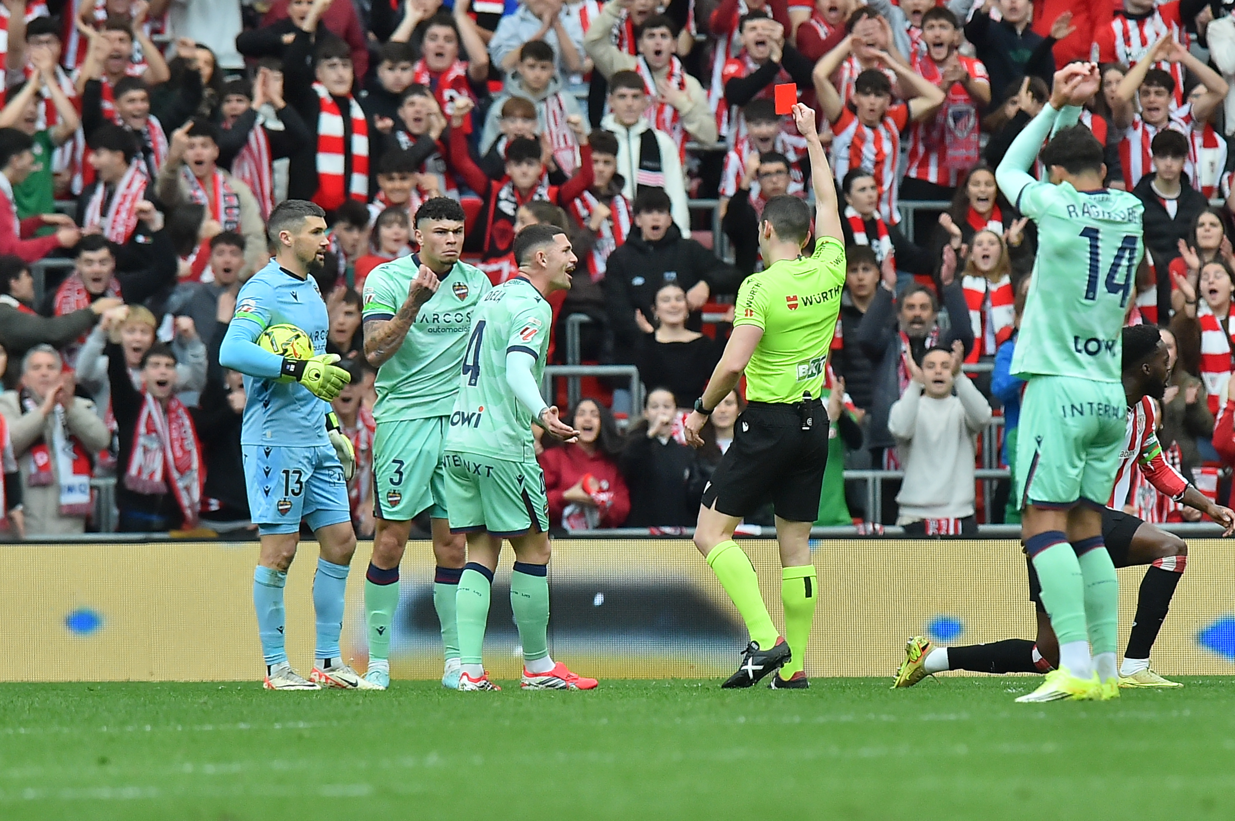 08/02/26 PARTIDO PRIMERA DIVISION
ATHLETIC DE BILBAO - LEVANTE
ARBITRO MUÑIZ RUIZ TARJETA ROJA EXPULSION MATTURRO 