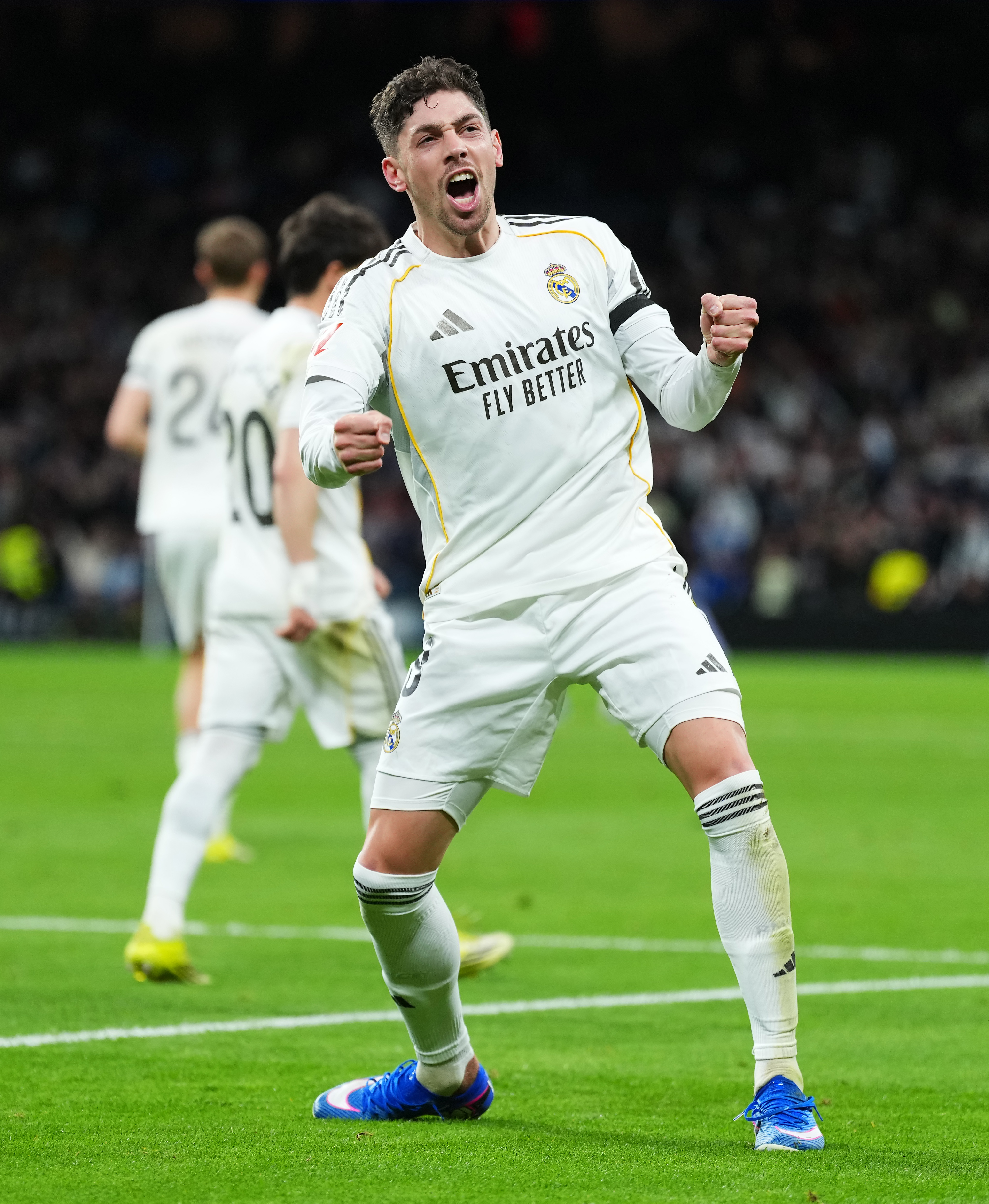 Federico Valverde celebra el segundo tanto.