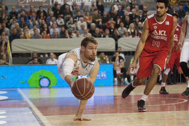 Andrés Nocioni y el vuelo de Superman sin capa
