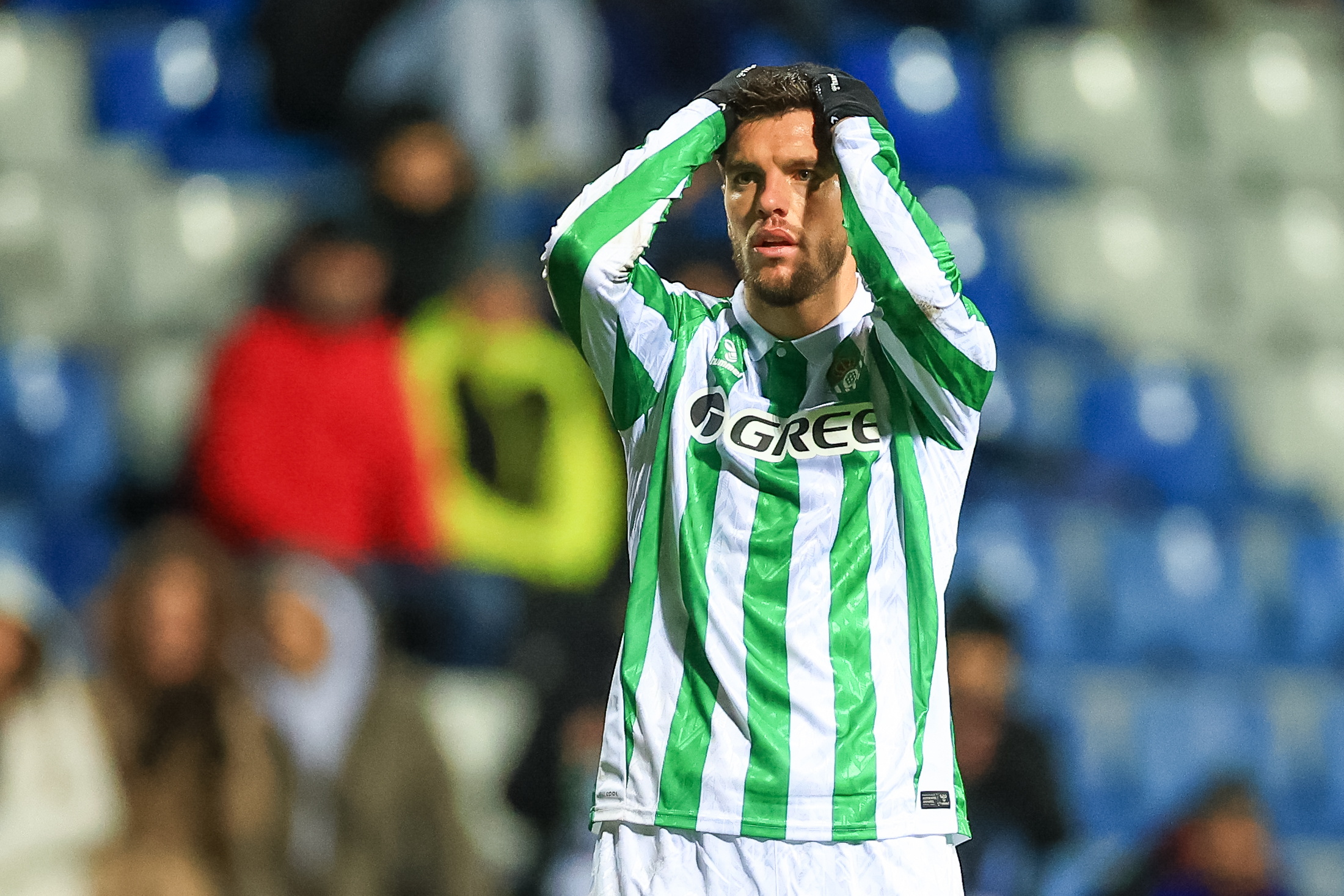 Mlada Boleslav (Czech Republic), 28/11/2024.- Giovani Lo Celso of Betis reacts during the UEFA Europa Conference League match between Mlada Boleslav and Real Betis in Mlada Boleslav, Czech Republic, 28 November 2024. (Repblica Checa) EFE/EPA/MARTIN DIVISEK
