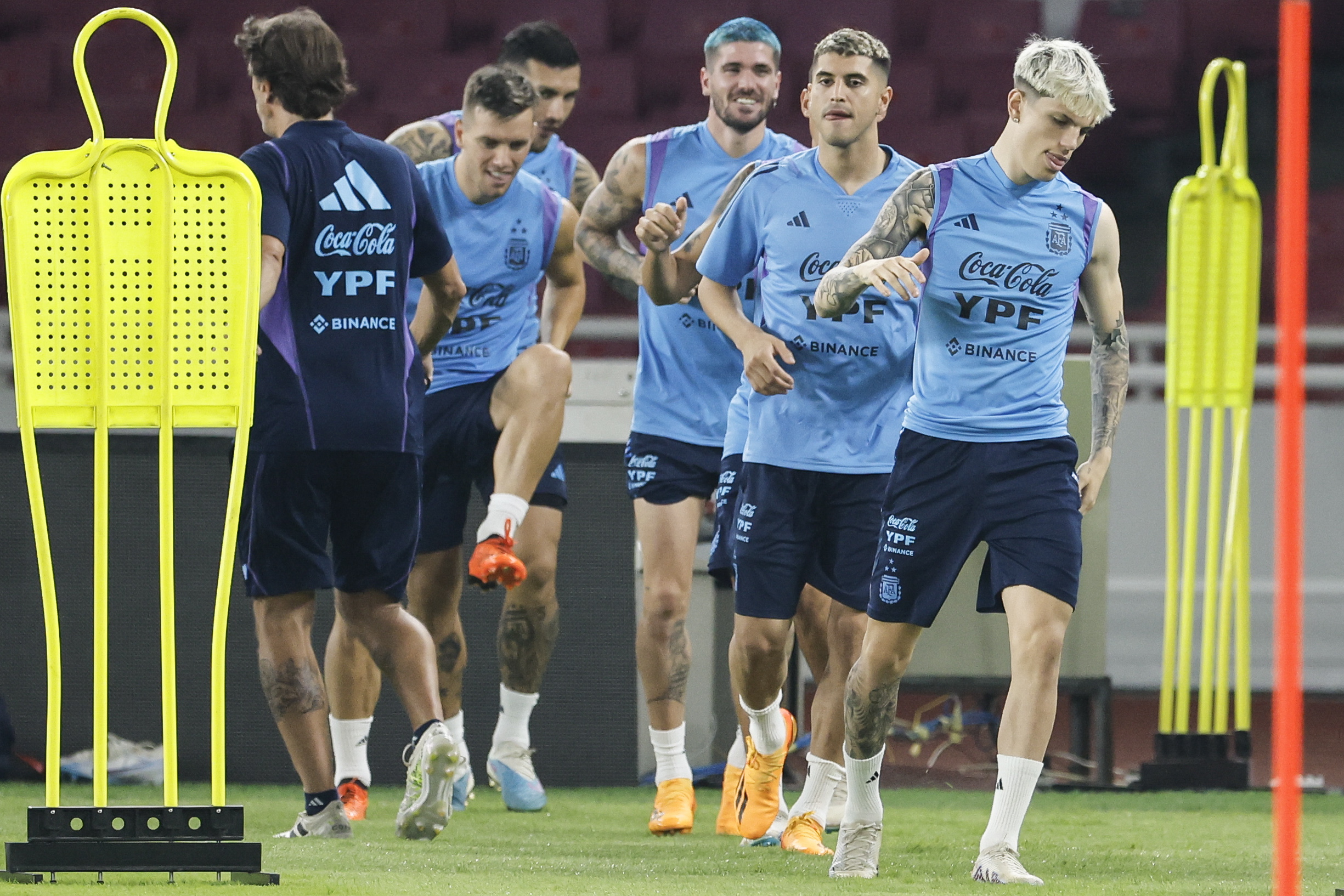 Argentina, sin Messi pero con Julián y Garnacho