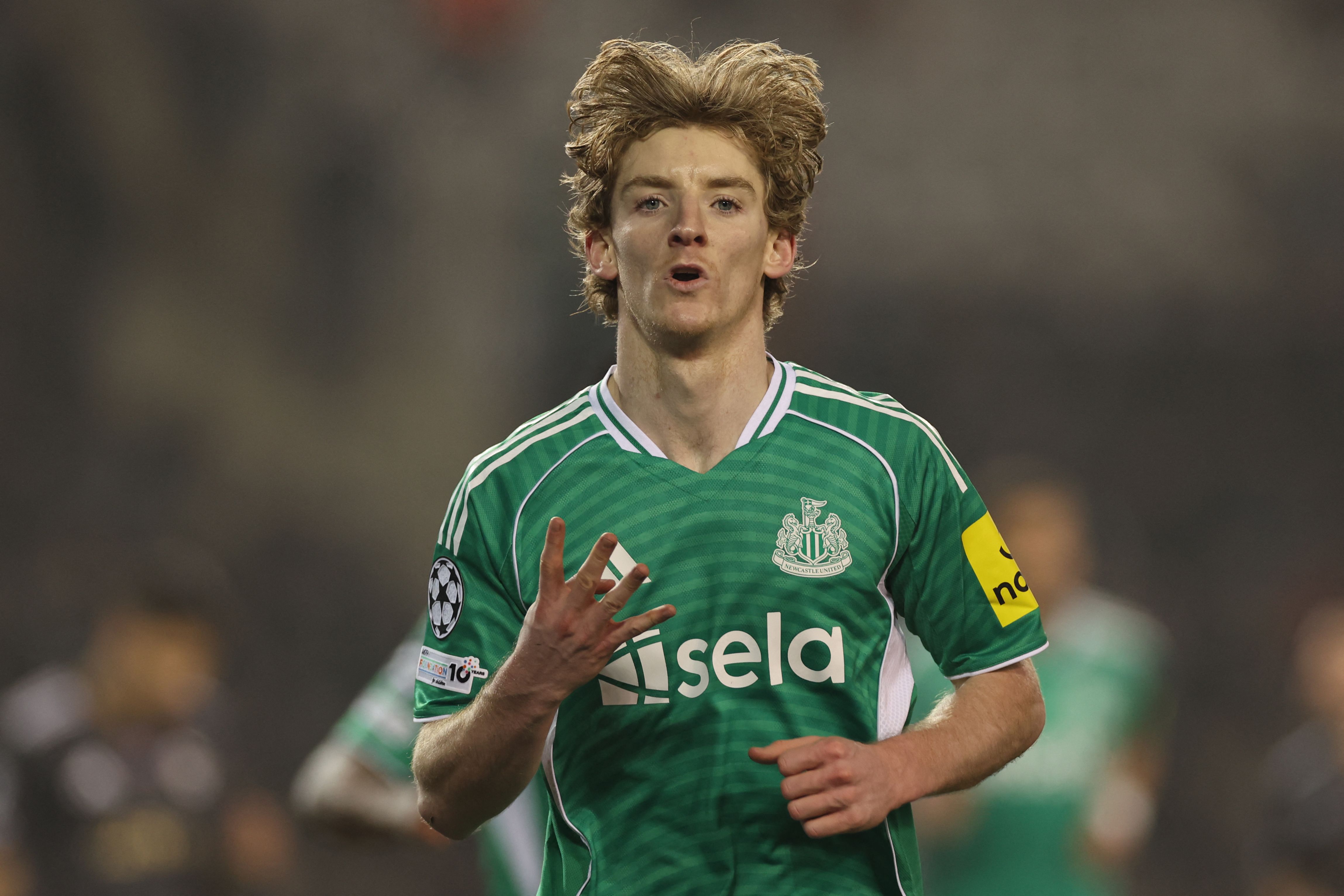 Newcastle United's English midfielder #10 Anthony Gordon celebrates scoring the team's fifth goal from the penalty spot during the UEFA Champions League knockout phase play-off first leg football match between Qarabag and Newcastle at the Tofiq Bahramov Republican Stadium in Baku on February 18, 2026. (Photo by Giorgi ARJEVANIDZE / AFP)
