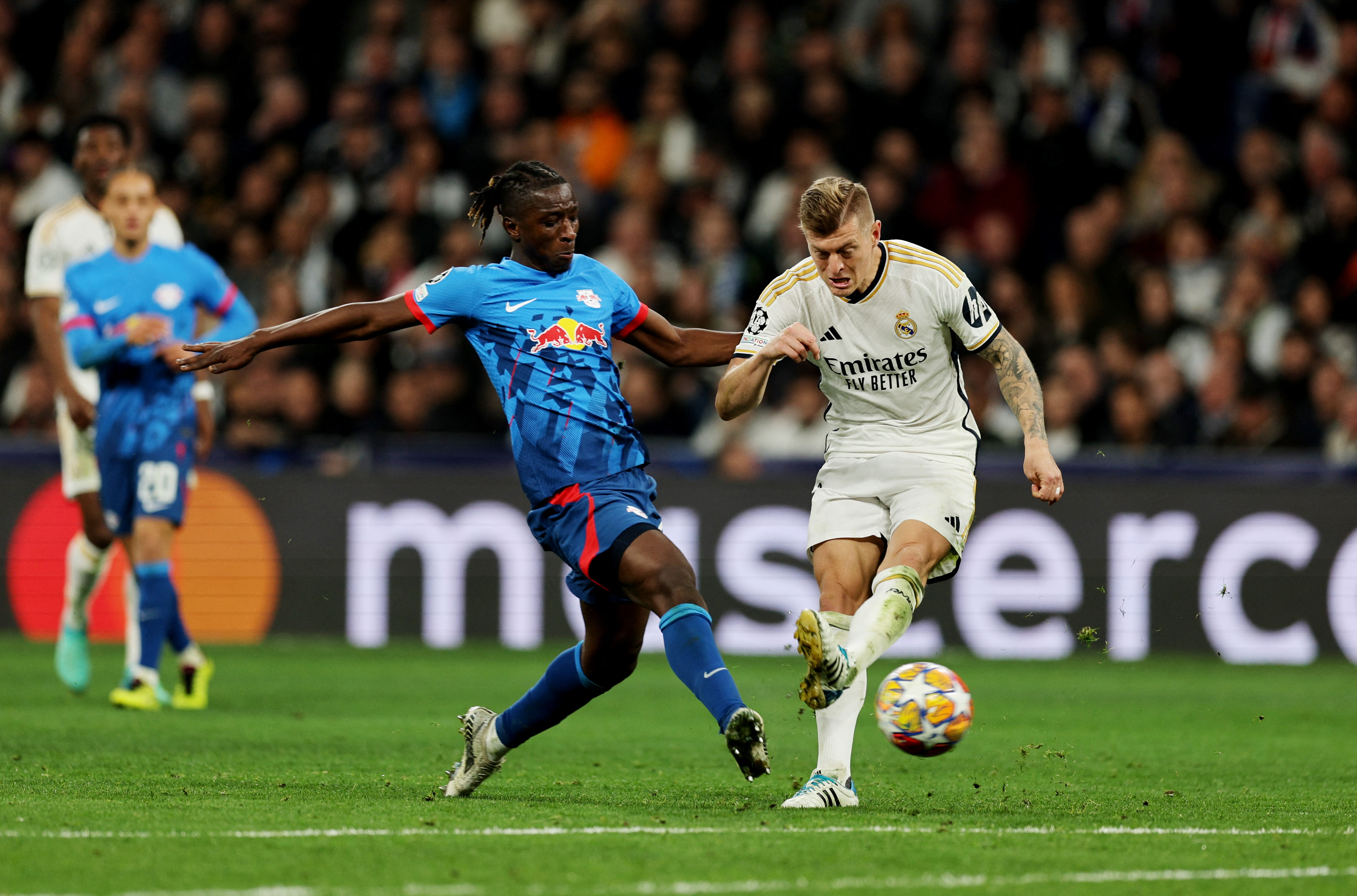 Soccer Football - Champions League - Round of 16 - Second Leg - Real Madrid v RB Leipzig - Santiago Bernabeu, Madrid, Spain - March 6, 2024 Real Madrid's Toni Kroos in action with RB Leipzig's Amadou Haidara REUTERS/Violeta Santos Moura