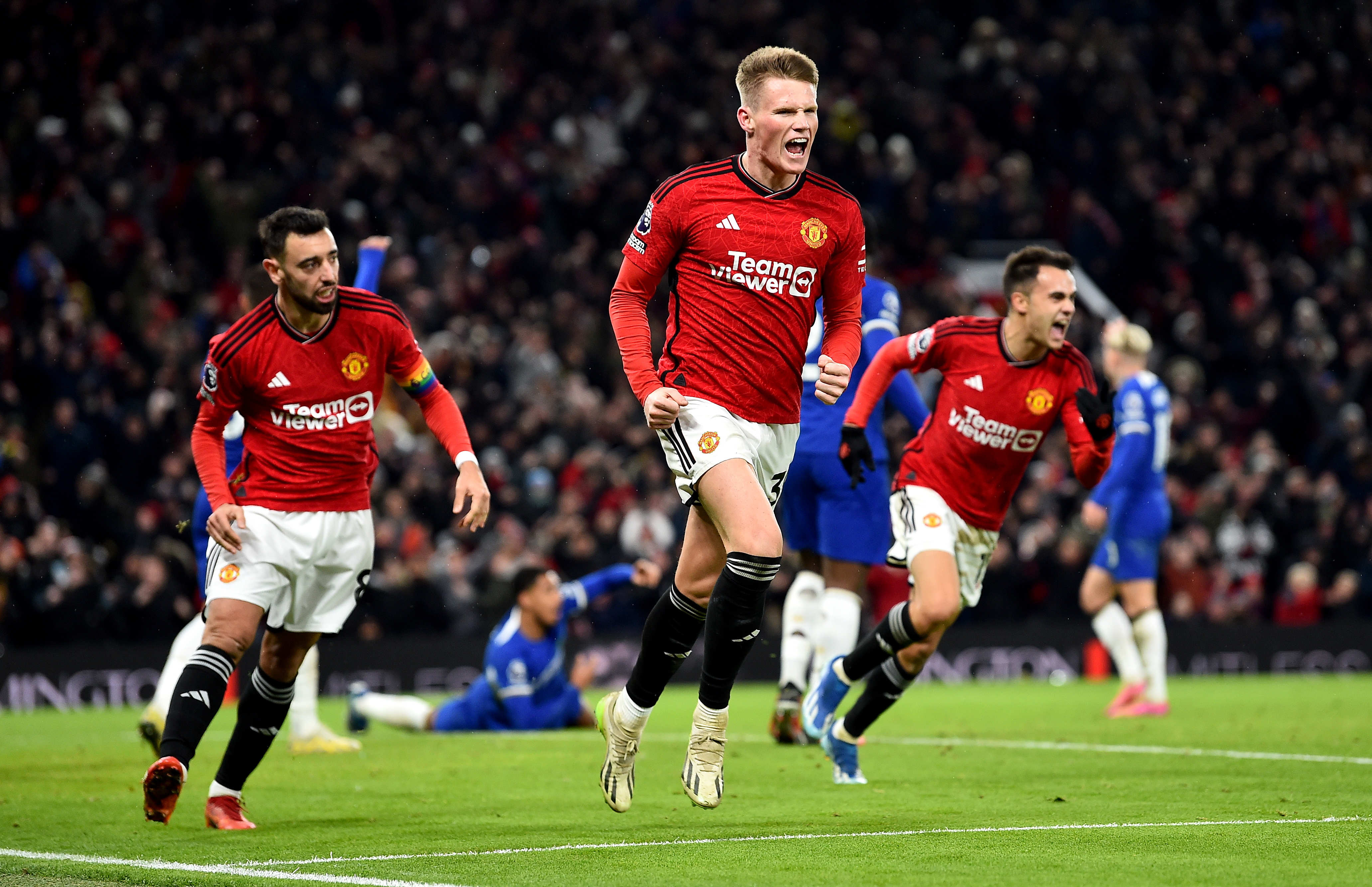 Manchester (United Kingdom), 06/12/2023.- Scott McTominay (C) of Manchester United celebrates after scoring his second goal during the English Premier League match between Manchester United and Chelsea in Manchester, Britain, 06 December 2023. (Reino Unido) EFE/EPA/PETER POWELL EDITORIAL USE ONLY. No use with unauthorized audio, video, data, fixture lists, club/league logos, 'live' services or NFTs. Online in-match use limited to 120 images, no video emulation. No use in betting, games or single club/league/player publications.
