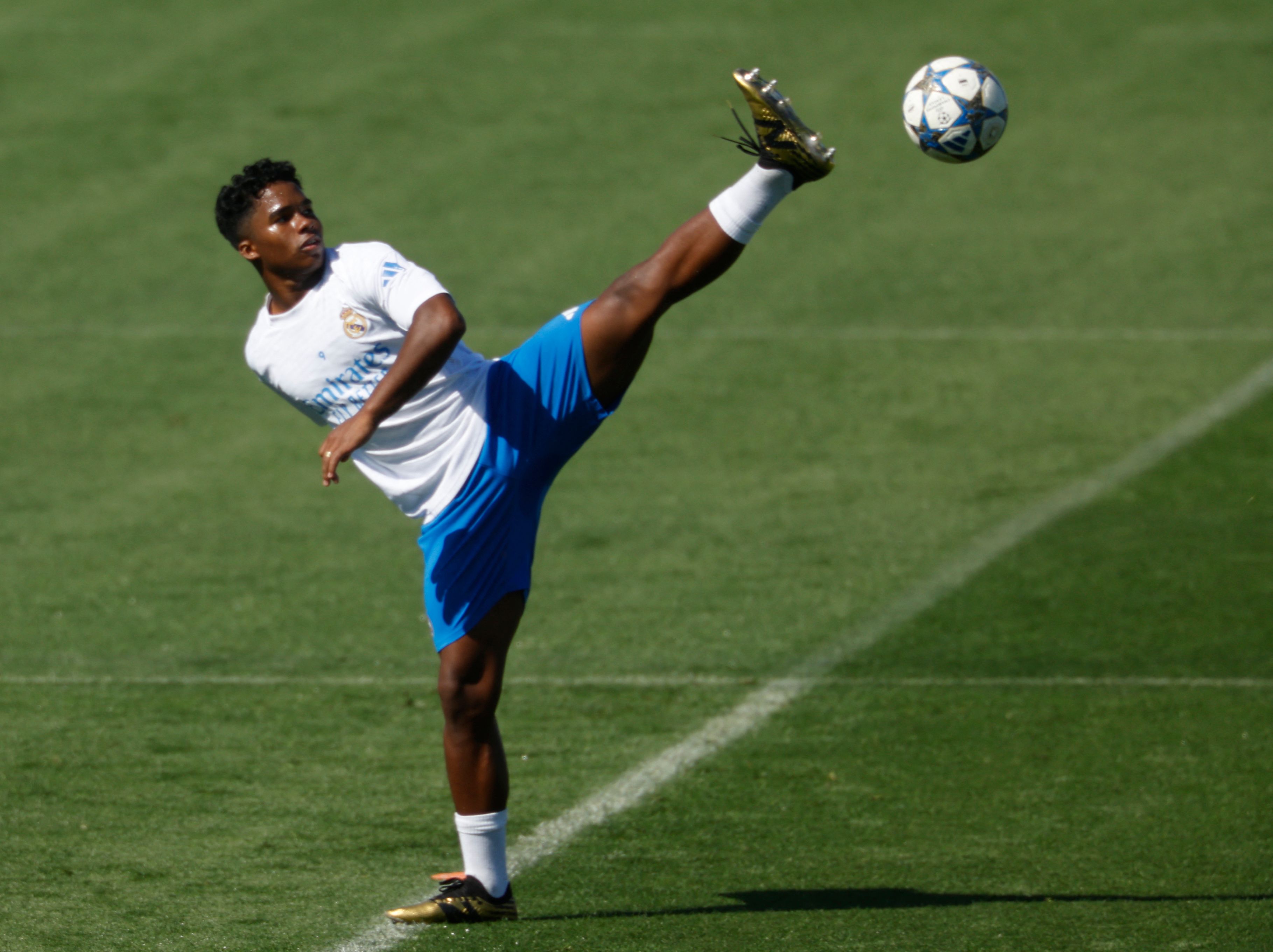 Real Madrid's Brazilian forward #09 Endrick kicks the ball during a training on the eve of the UEFA Champions League first round day 1 football match between Real Madrid CF and Olympique de Marseille at the Real Madrid Sports City in Valdebebas, in the outskirts of Madrid on September 15, 2025. (Photo by Pierre-Philippe MARCOU / AFP)