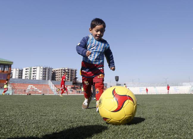 Lionel Messi gifts fulfill Afghan child's dream