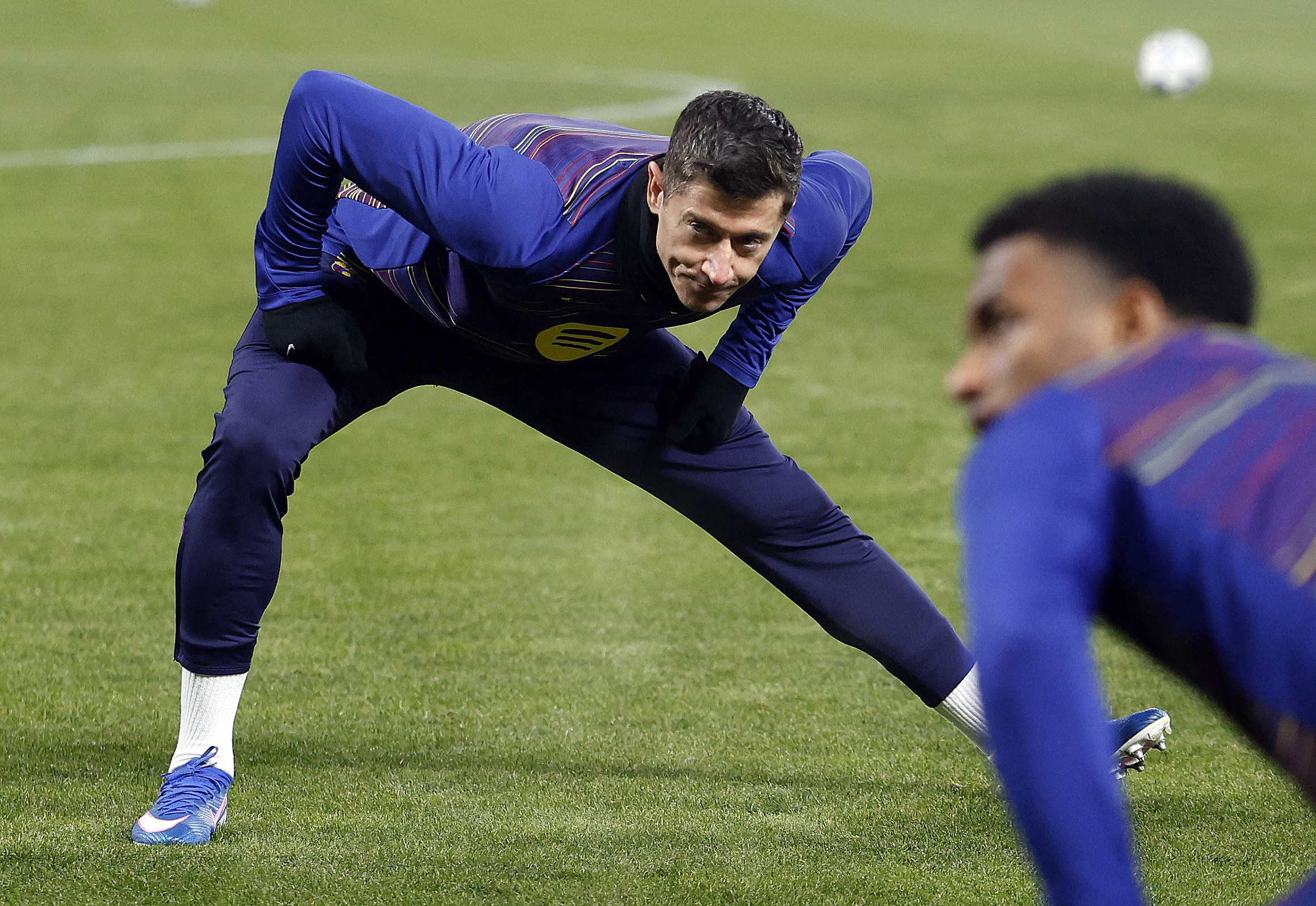Soccer Football - UEFA Champions League - Slavia Prague v FC Barcelona - Fortuna Arena, Prague, Czech Republic - January 21, 2026 FC Barcelona's Robert Lewandowski during the warm up before the match REUTERS/David W Cerny