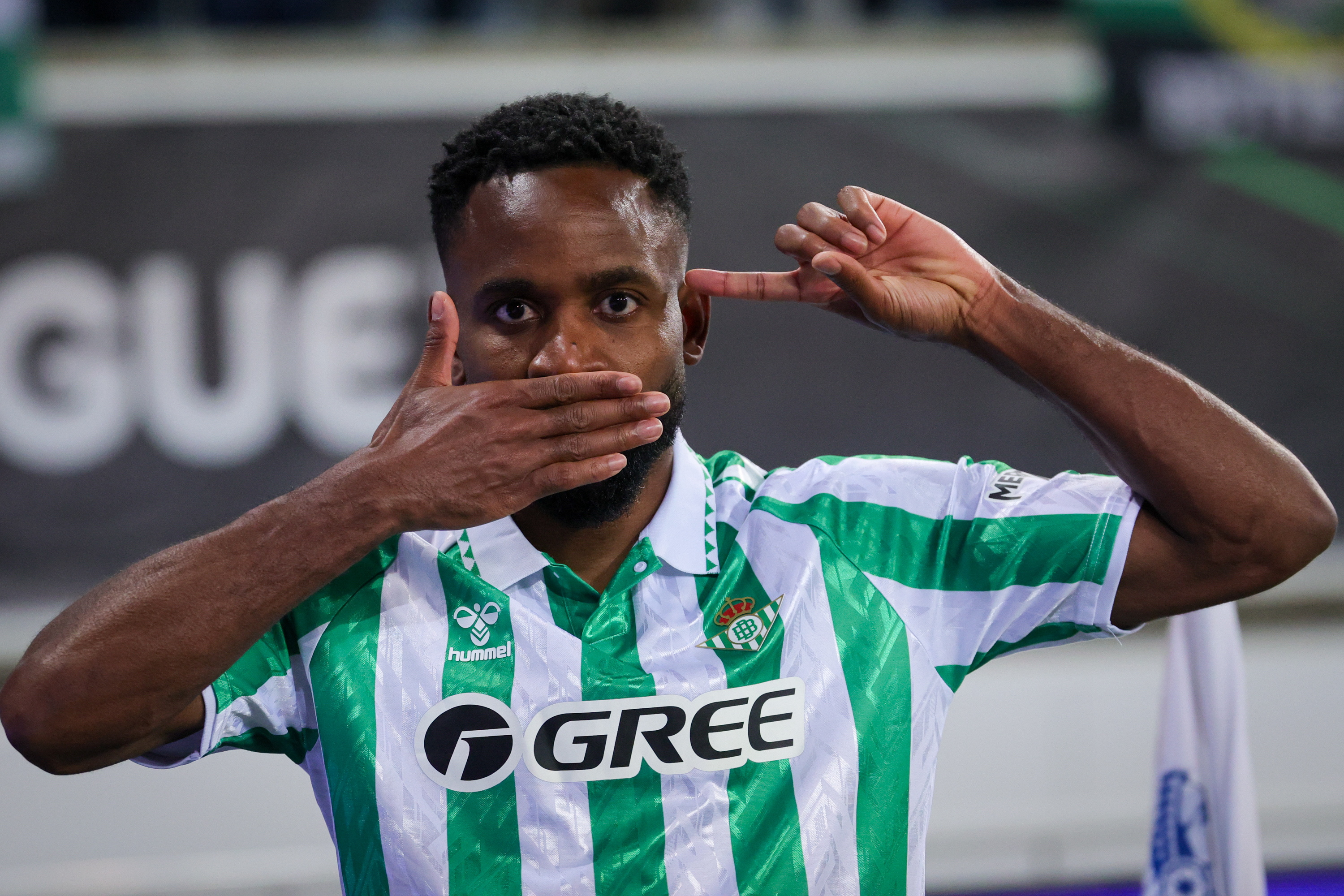 GENT (Belgium), 13/02/2025.- Cedric Bakambu of Real Betis celebrates scoring the 0-2 goal during the UEFA Conference League knockout phase play-offs 1st leg match between KAA Gent and Real Betis, in Gent, Belgium, 13 February 2025. (Blgica) EFE/EPA/OLIVIER MATTHYS
