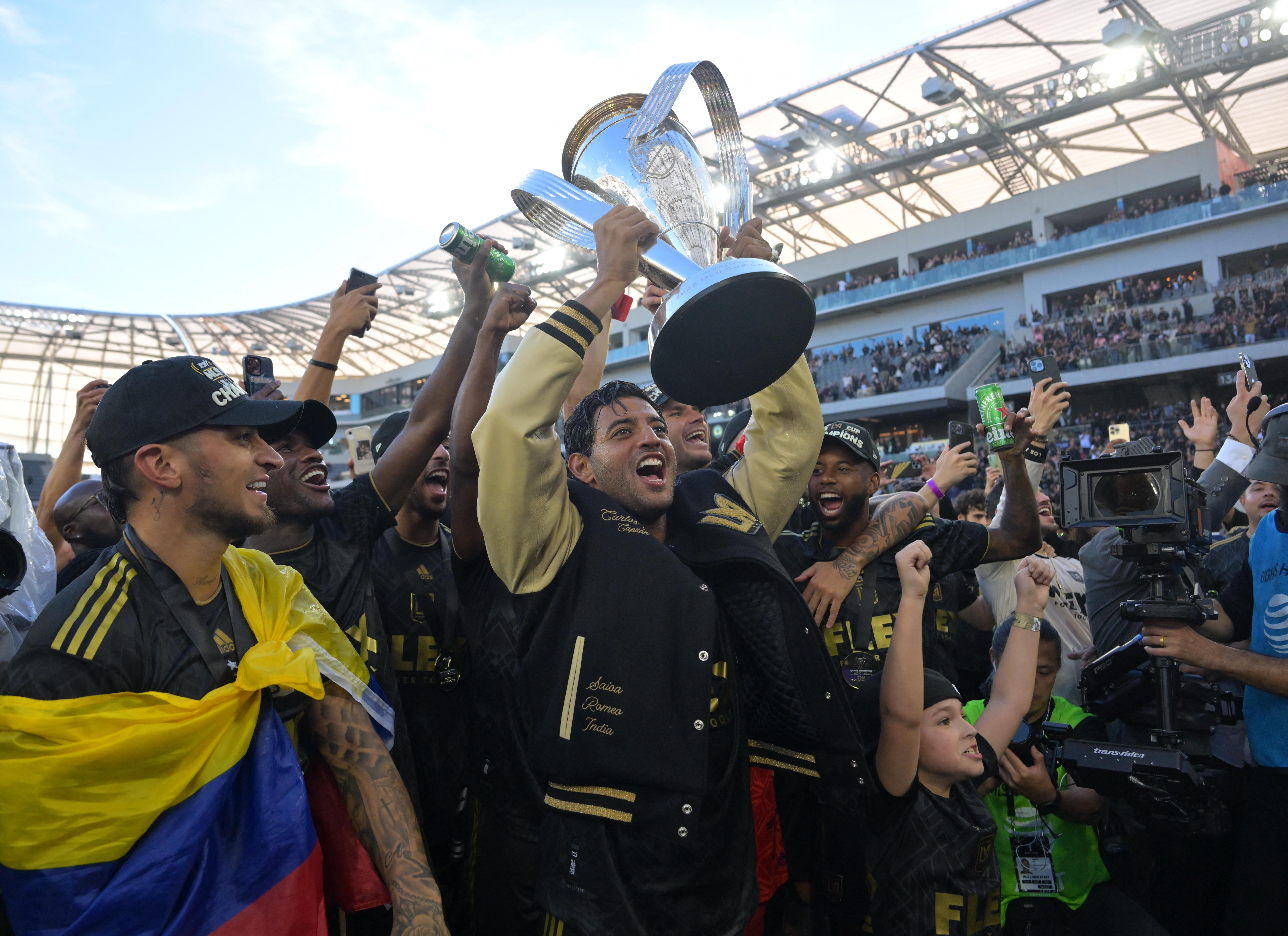 Carlos Vela re-signs with Los Angeles FC through 2023 - The San Diego  Union-Tribune