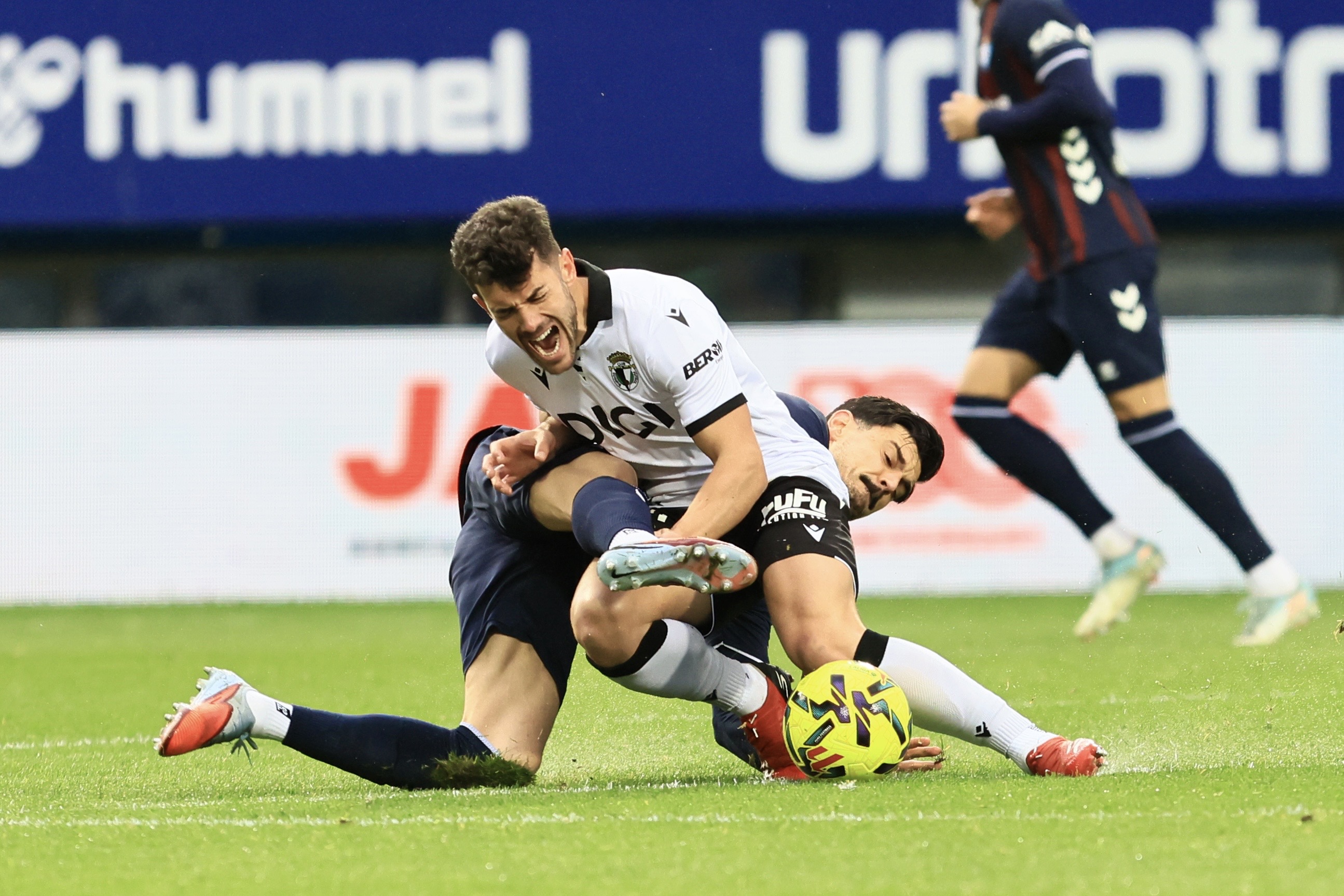 A Eibar y Burgos les entra el miedo escénico