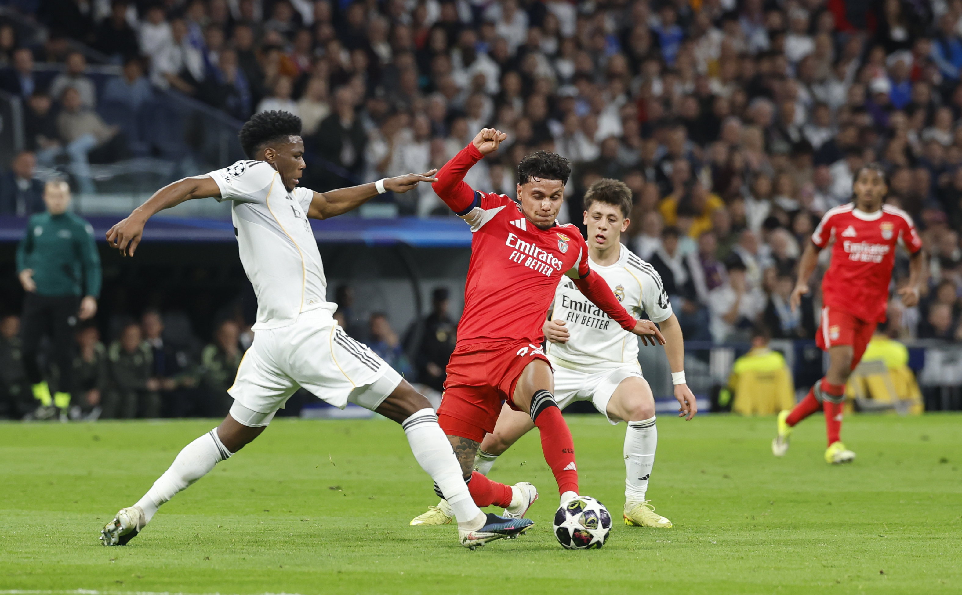 25/02/26 PARTIDO CHAMPIONS LEAGUE
REPESCA DIECISEISAVOS VUELTA
REAL MADRID - BENFICA
AURELIEN TCHOUAMENI RICHARD RIOS