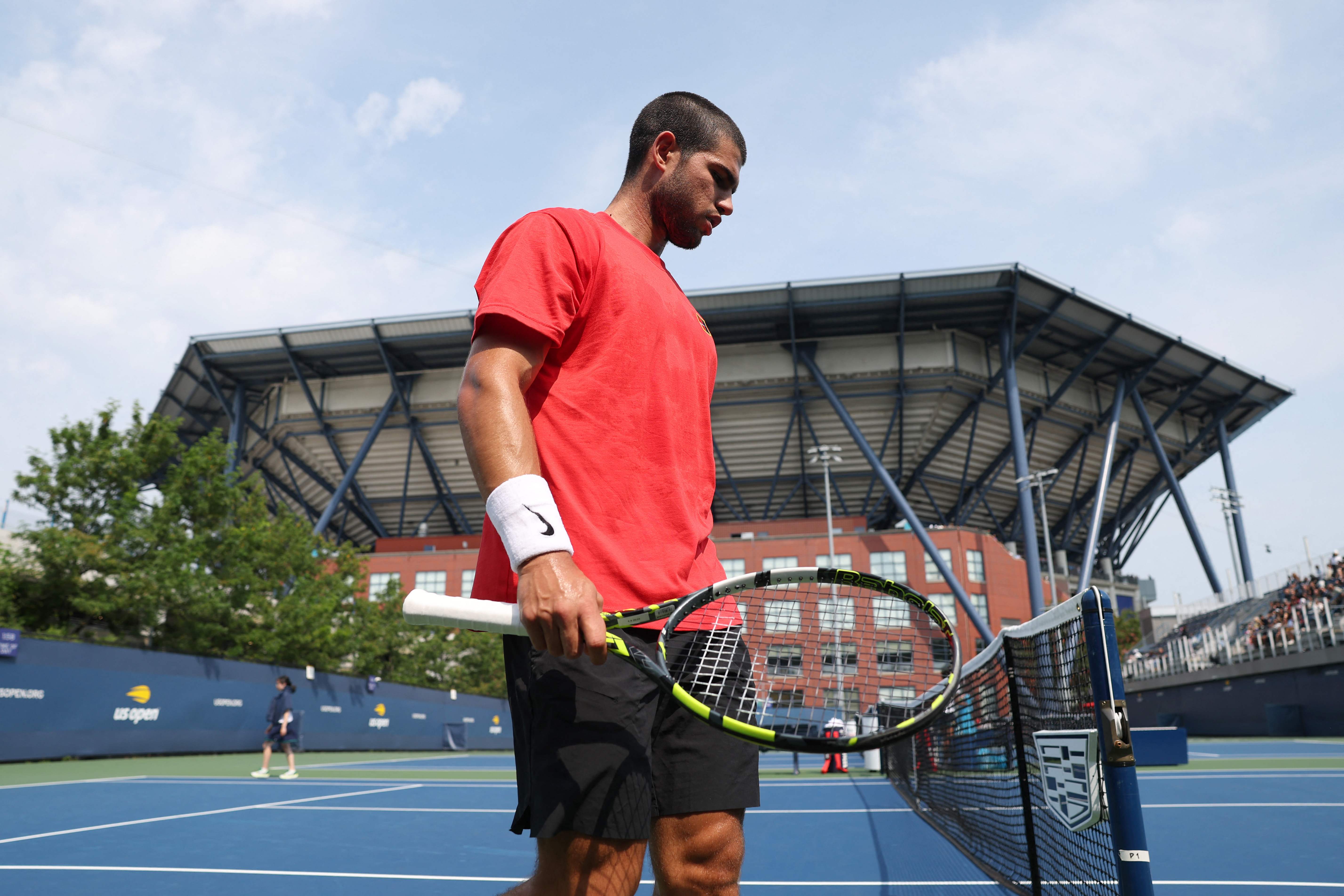 NEW YORK, NEW YORK - SEPTEMBER 06: Mens finalist Carlos Alcaraz of Spain during a practice session on Day Fourteen of the 2025 US Open at USTA Billie Jean King National Tennis Center on September 06, 2025 in New York City.   Clive Brunskill/Getty Images/AFP (Photo by CLIVE BRUNSKILL / GETTY IMAGES NORTH AMERICA / Getty Images via AFP)