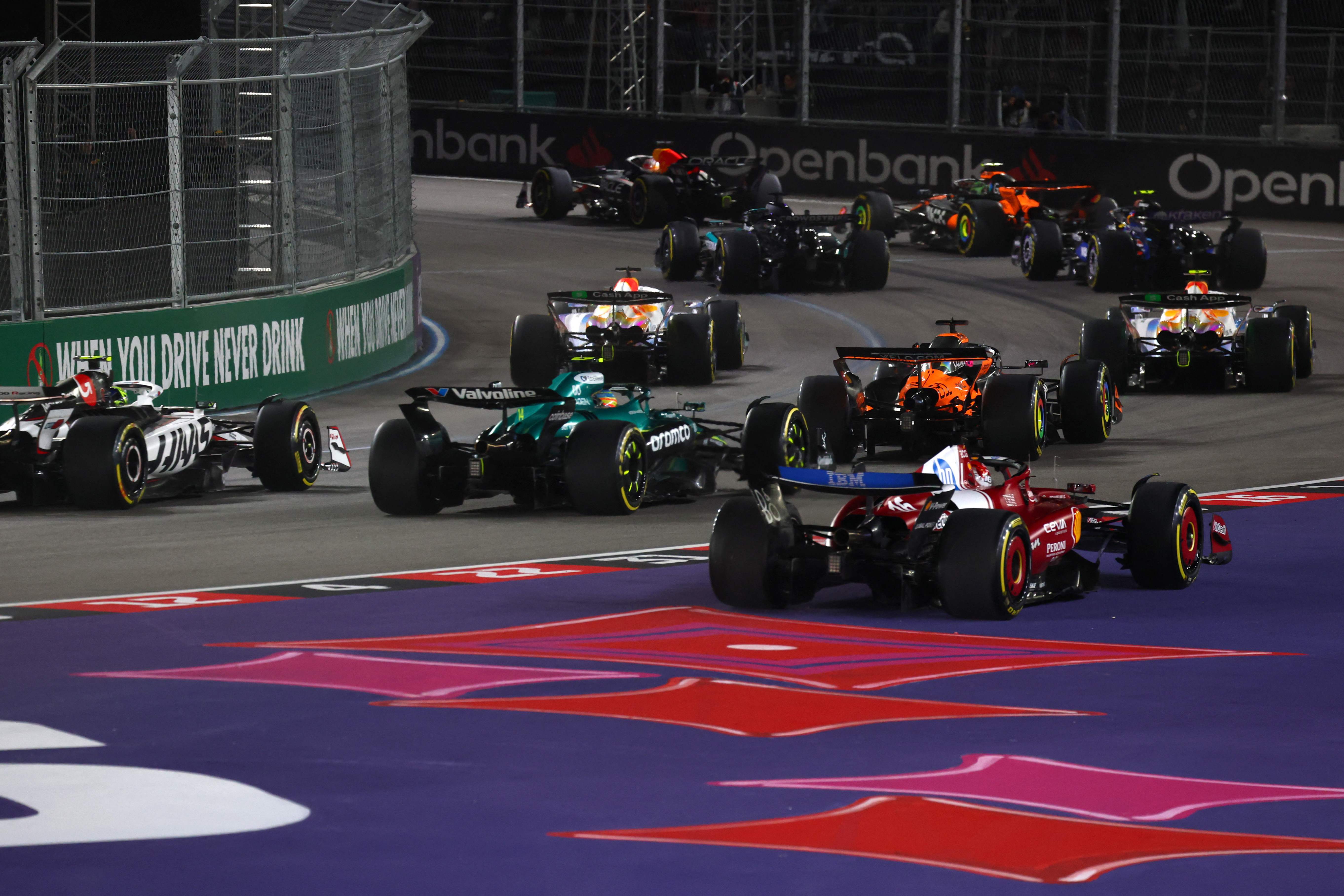 Alonso abre el melón: “El asfalto roza lo inseguro, tenemos que ver si esto  es aceptable” - AS.com