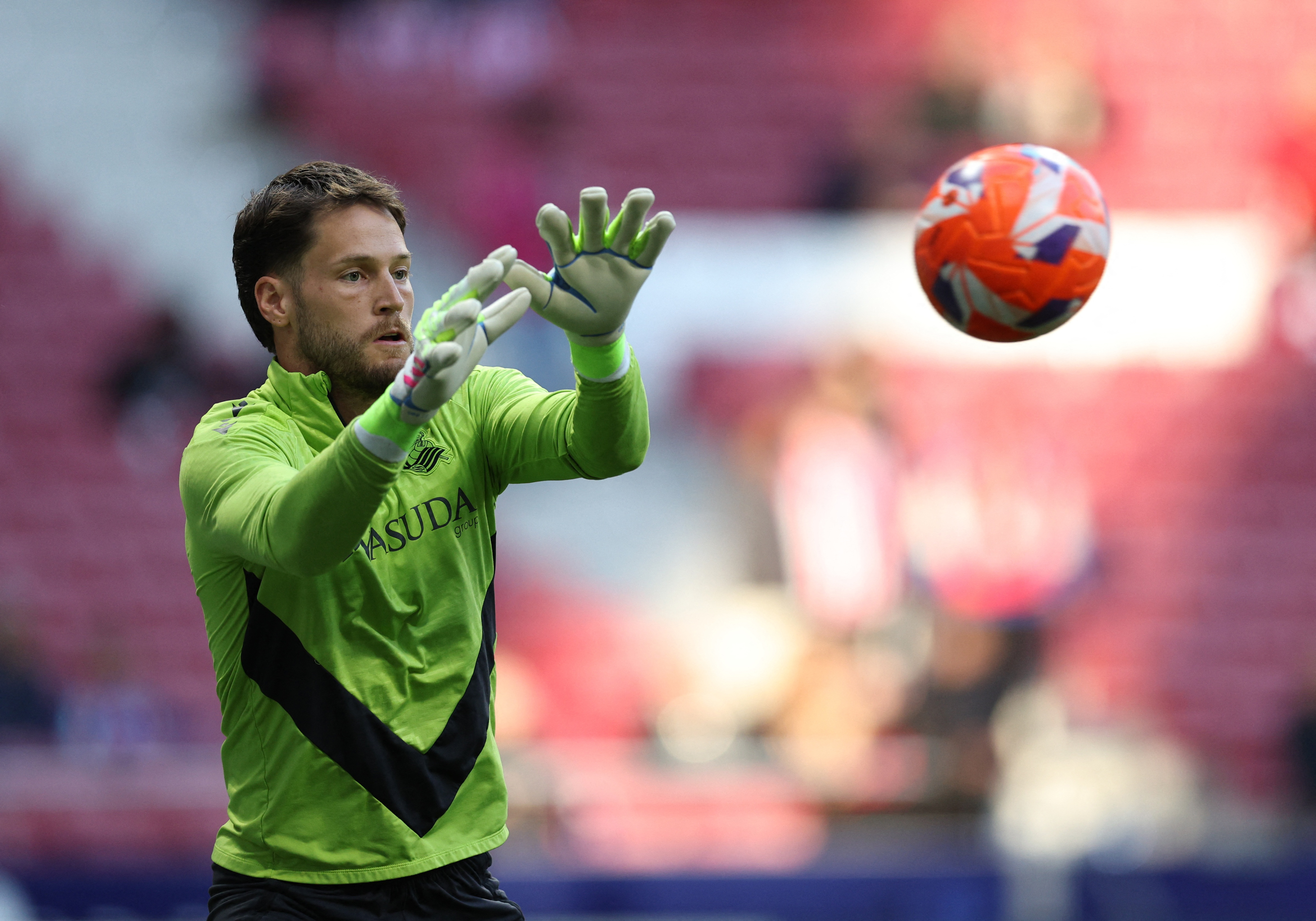 Soccer Football - LaLiga - Atletico Madrid v Real Sociedad - Metropolitano, Madrid, Spain - May 10, 2025 Real Sociedad's Alex Remiro during the warm up before the match REUTERS/Violeta Santos Moura