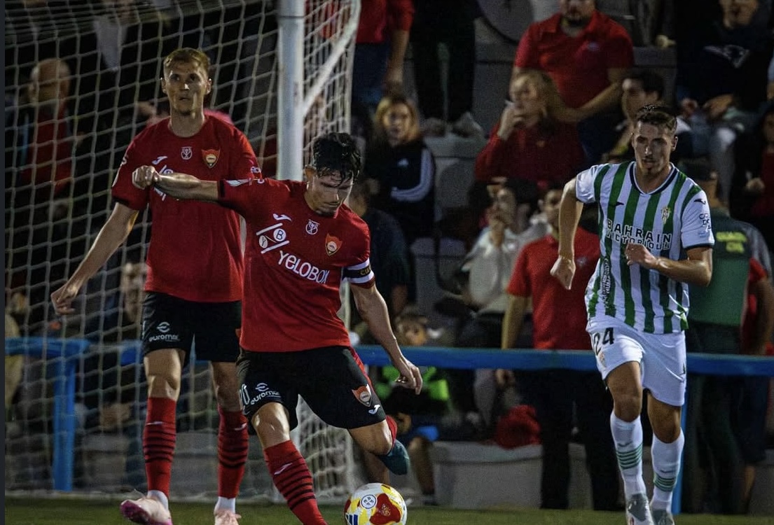 Sergio Camacho, jugador del Cieza, durante el partido ante el Córdoba.
