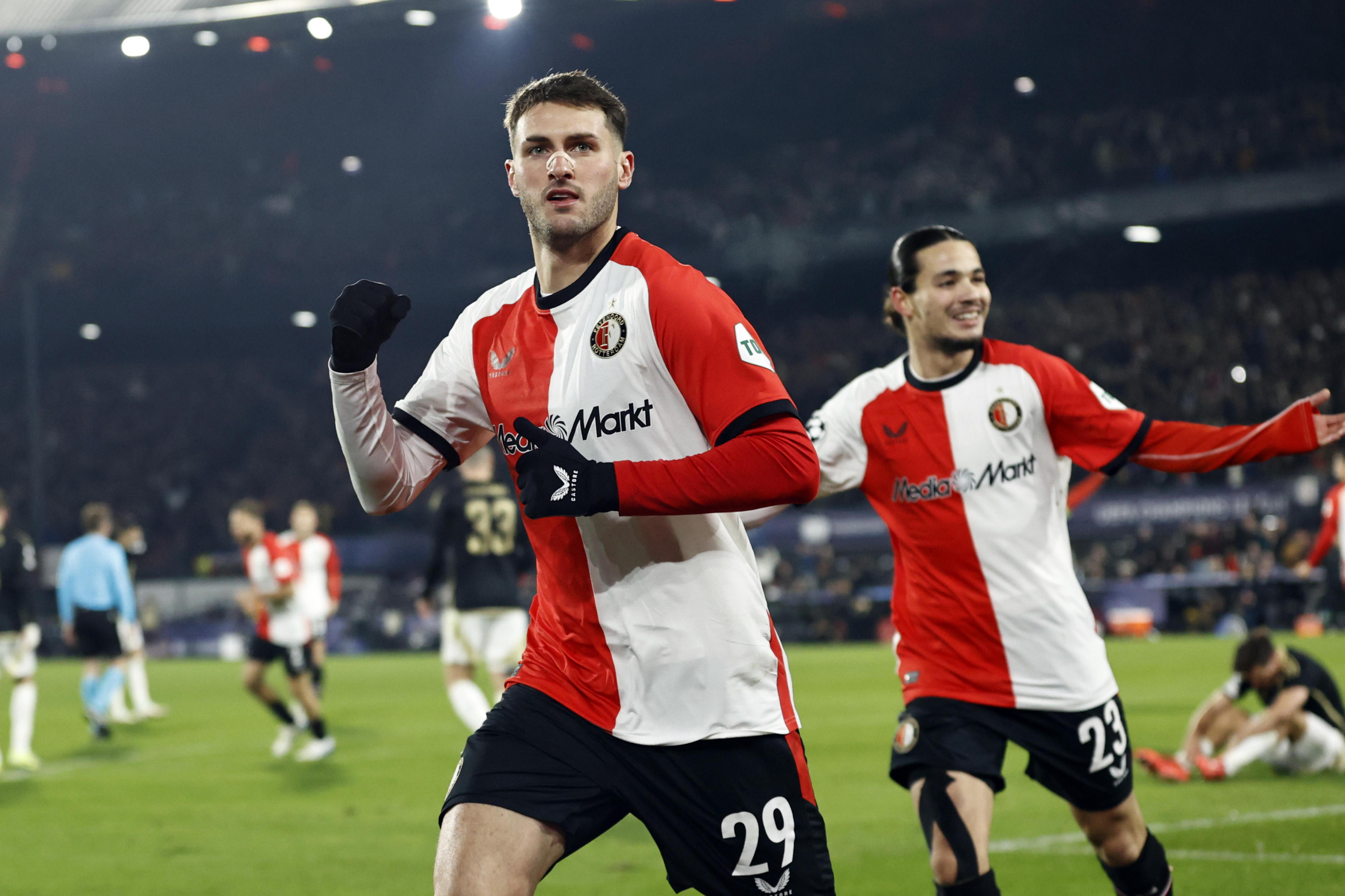 Rotterdam (Netherlands), 11/12/2024.- Santiago Gimenez of Feyenoord celebrates scoring the 4-1 goal during the UEFA Champions League match between Feyenoord Rotterdam and AC Sparta Prague in Rotterdam, Netherlands, 11 December 2024. (Liga de Campeones, Países Bajos; Holanda, Praga) EFE/EPA/MAURICE VAN STEEN
