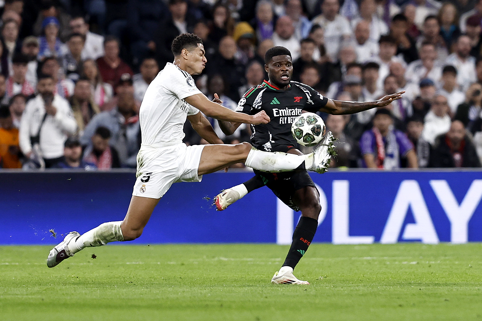 16/04/25 PARTIDO VUELTA CUARTOS CHAMPIONS LEAGUE 
REAL MADRID - ARSENAL 
JUDE BELLINGHAM THOMAS PARTEY 