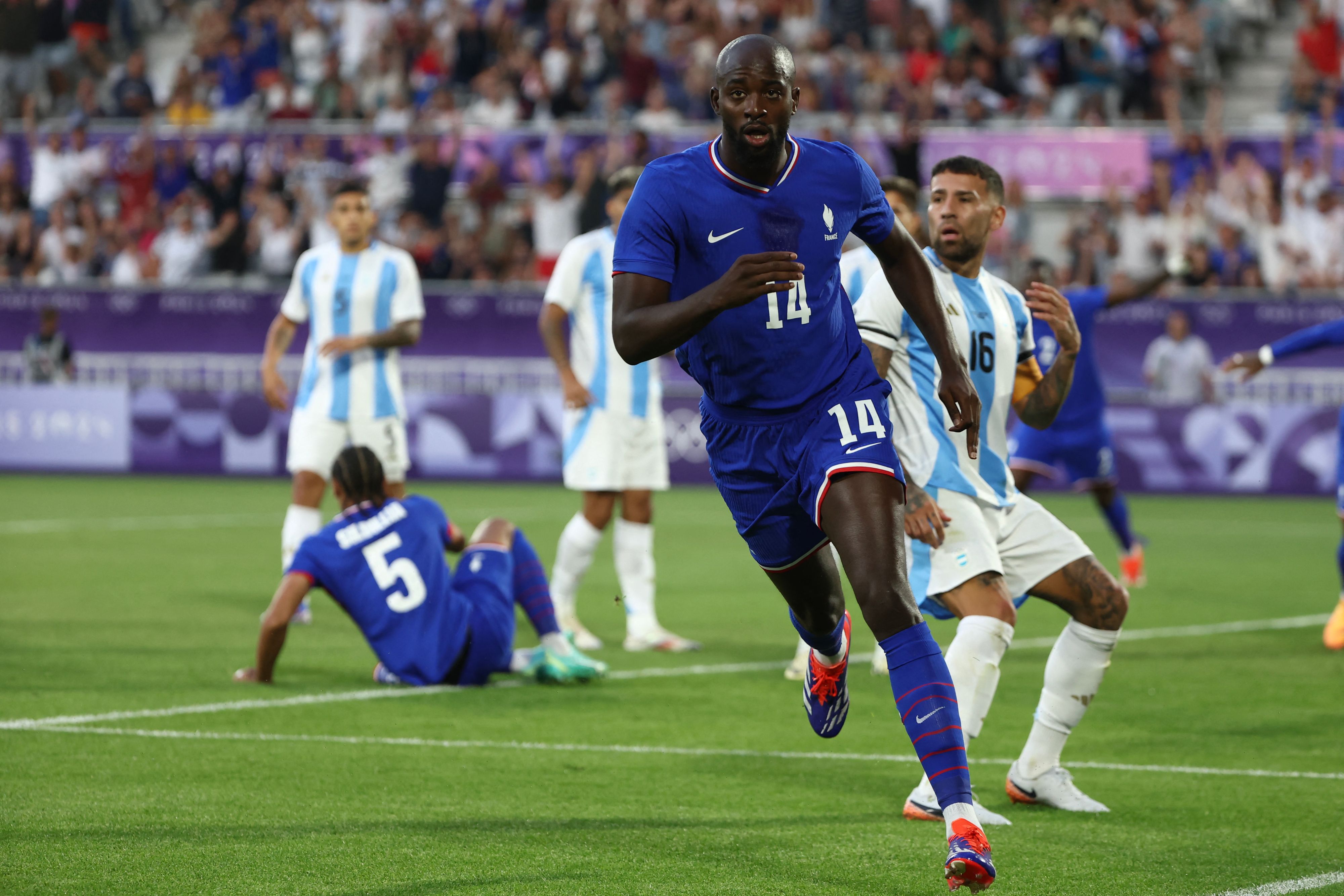 France's forward #14 Jean-Philippe Mateta celebrates scoring his team's first goal in the men's quarter-final football match between France and Argentina during the Paris 2024 Olympic Games at the Bordeaux Stadium in Bordeaux on August 2, 2024. (Photo by ROMAIN PERROCHEAU / AFP)