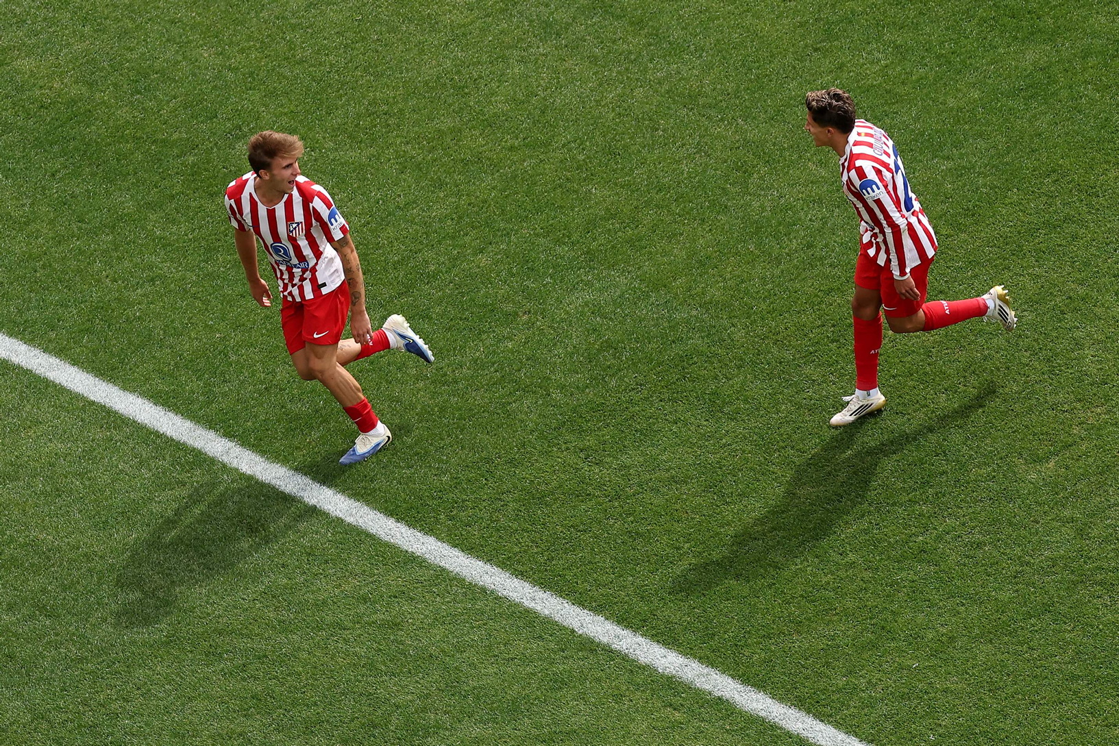 Pablo Barrios celebra un gol