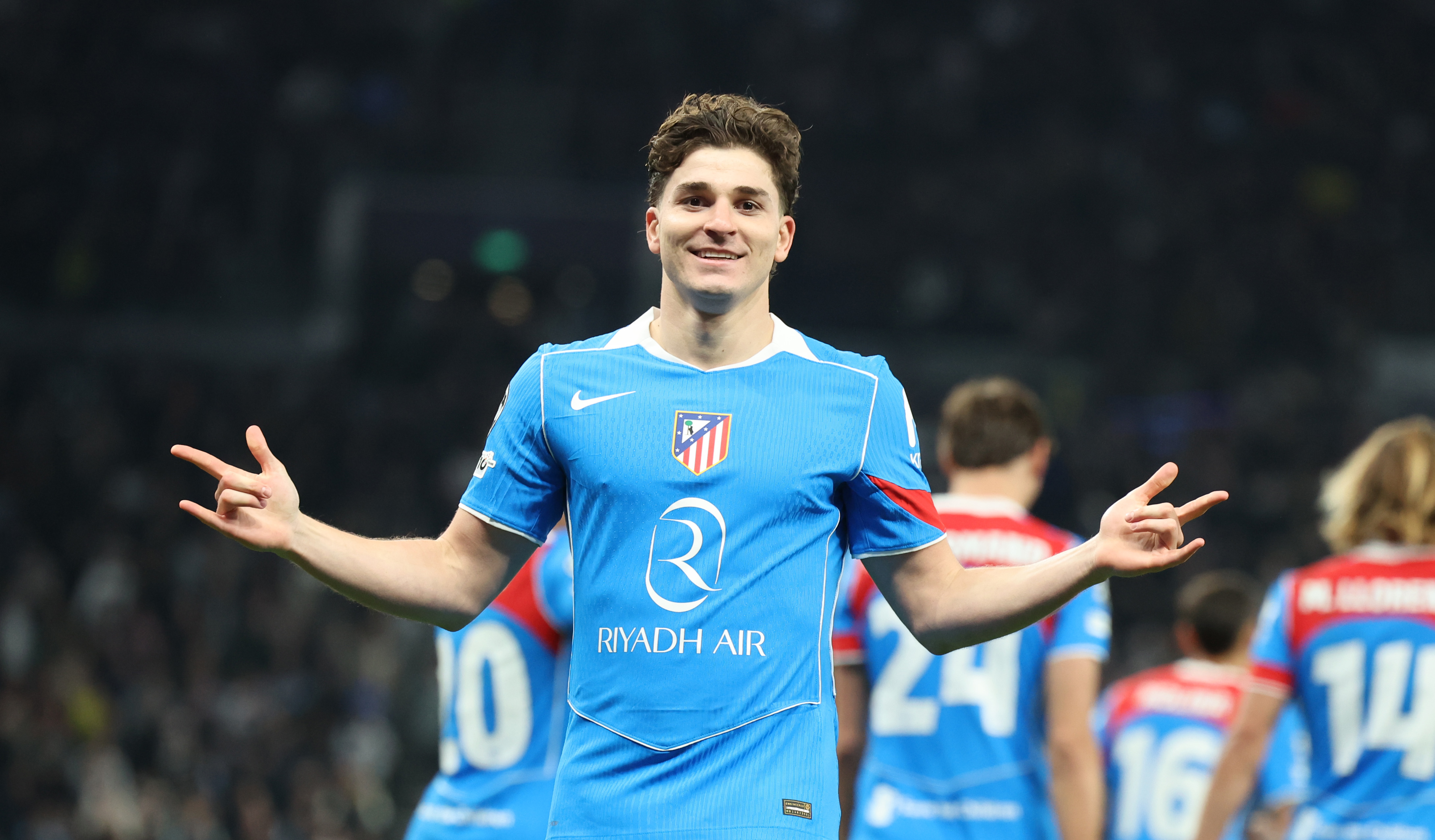 1-1. El delantero argentino celebra el tanto.