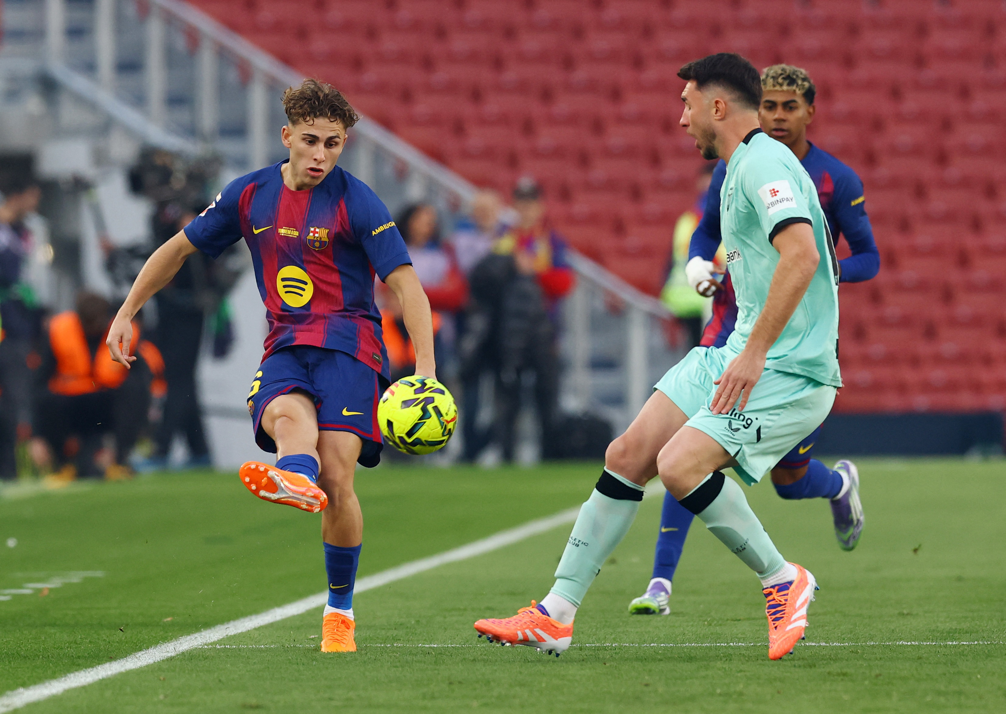 Soccer Football - LaLiga - FC Barcelona v Athletic Bilbao - Spotify Camp Nou, Barcelona, Spain - November 22, 2025 FC Barcelona's Fermin Lopez in action with Athletic Bilbao's Yuri Berchiche REUTERS/Albert Gea