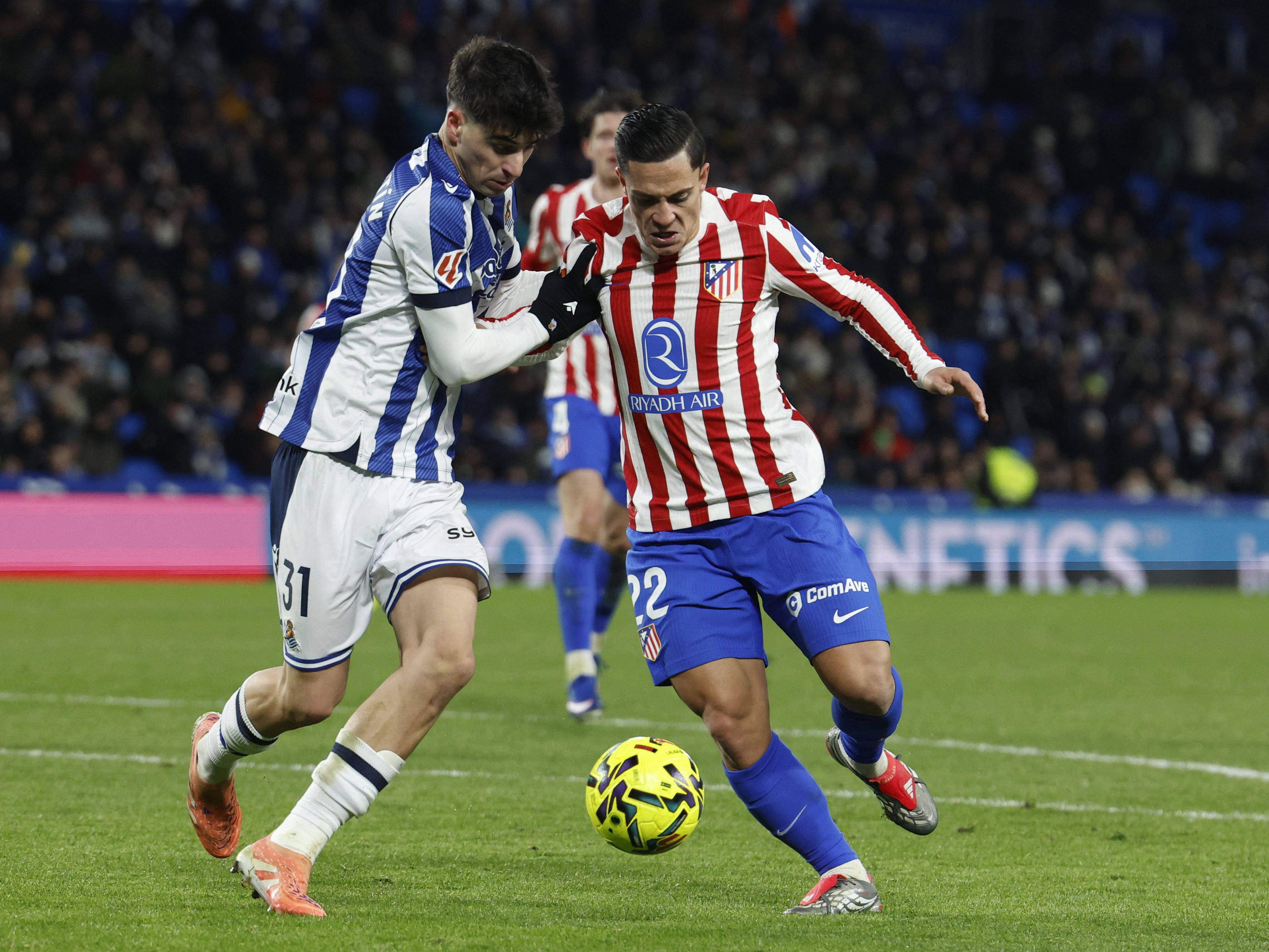 Soccer Football - LaLiga - Real Sociedad v Atletico Madrid - Reale Arena, San Sebastian, Spain - January 4, 2026 Atletico Madrid's Giacomo Raspadori in action with Real Sociedad Jon Martin REUTERS/Vincent West